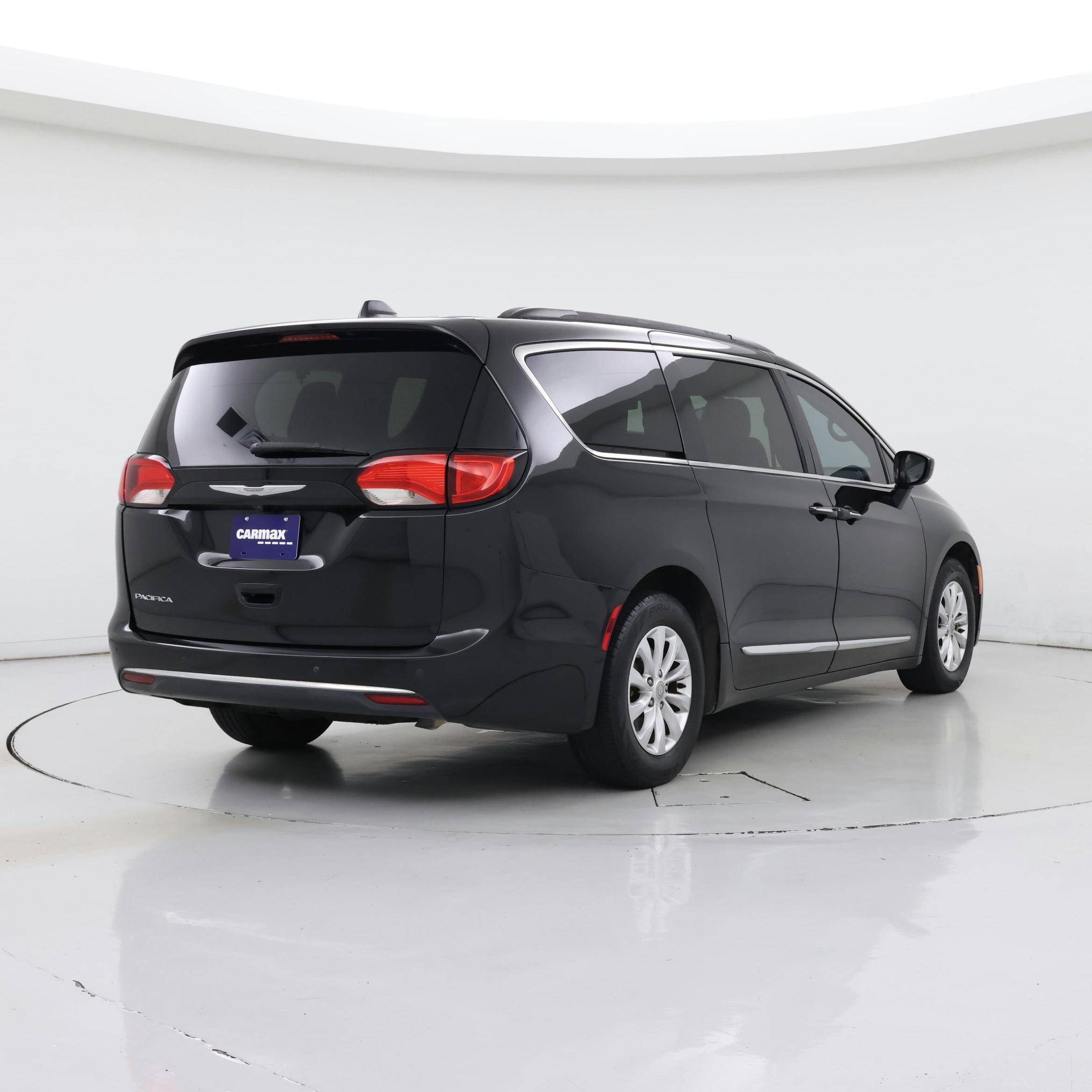 Thumbnail: 2017 Chrysler Pacifica - 8