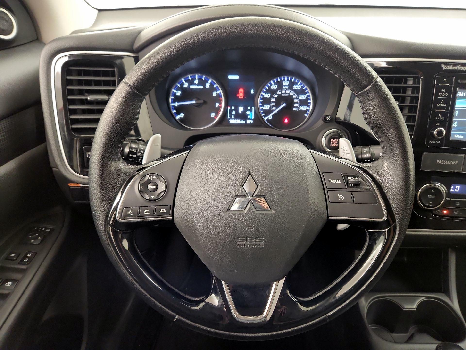 Thumbnail: 2016 Mitsubishi Outlander - 10