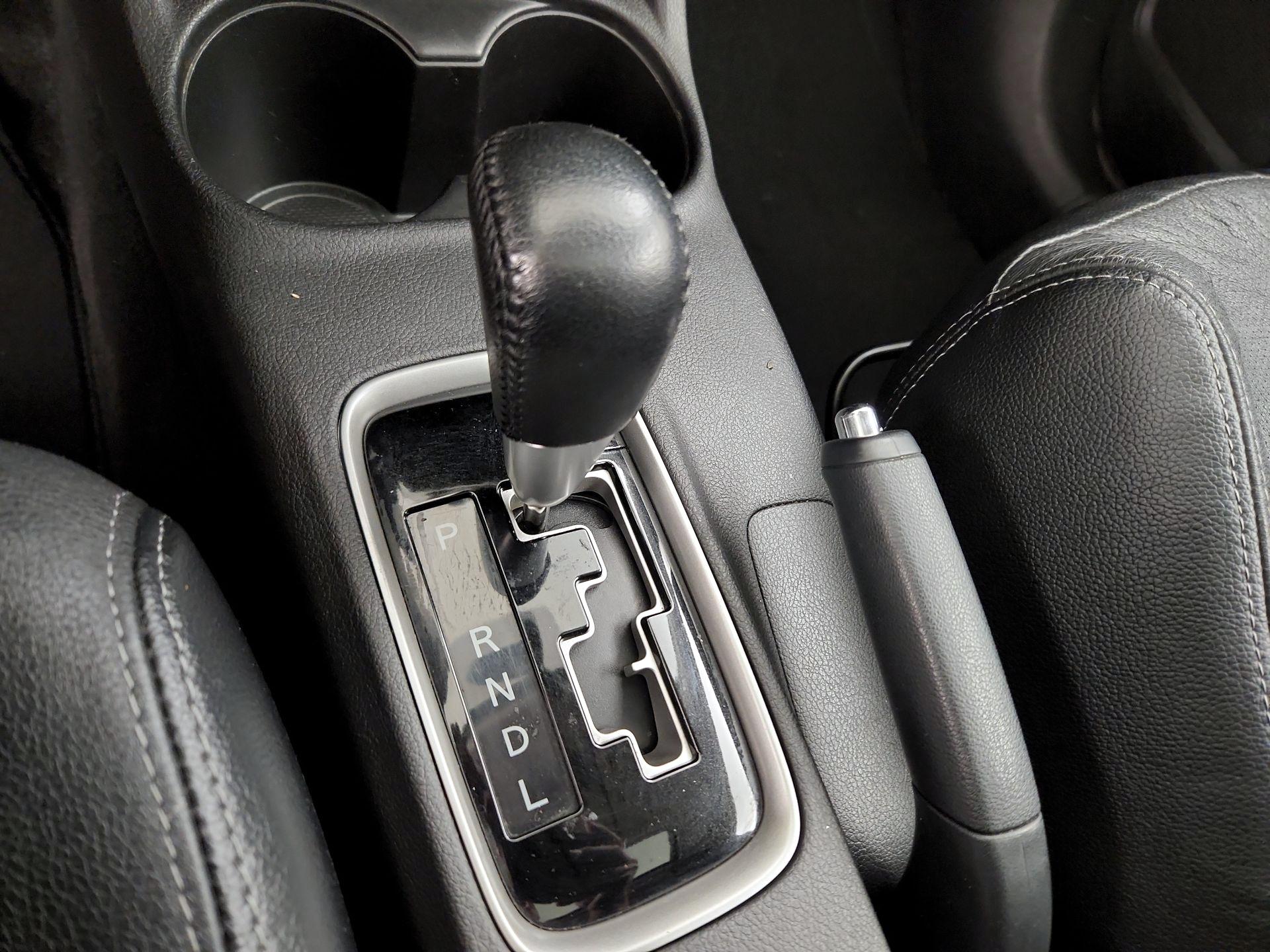 Thumbnail: 2016 Mitsubishi Outlander - 17