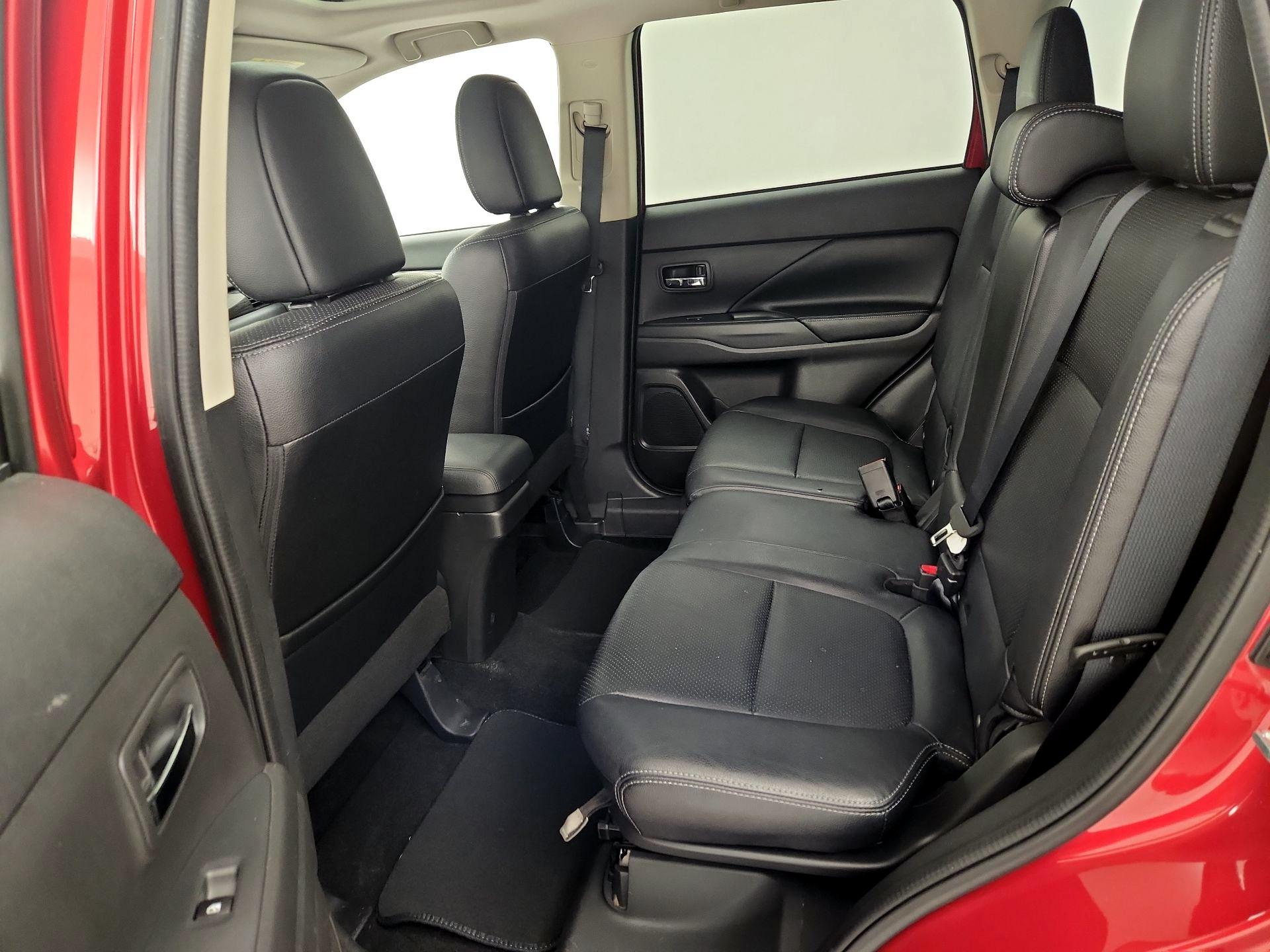 Thumbnail: 2016 Mitsubishi Outlander - 20