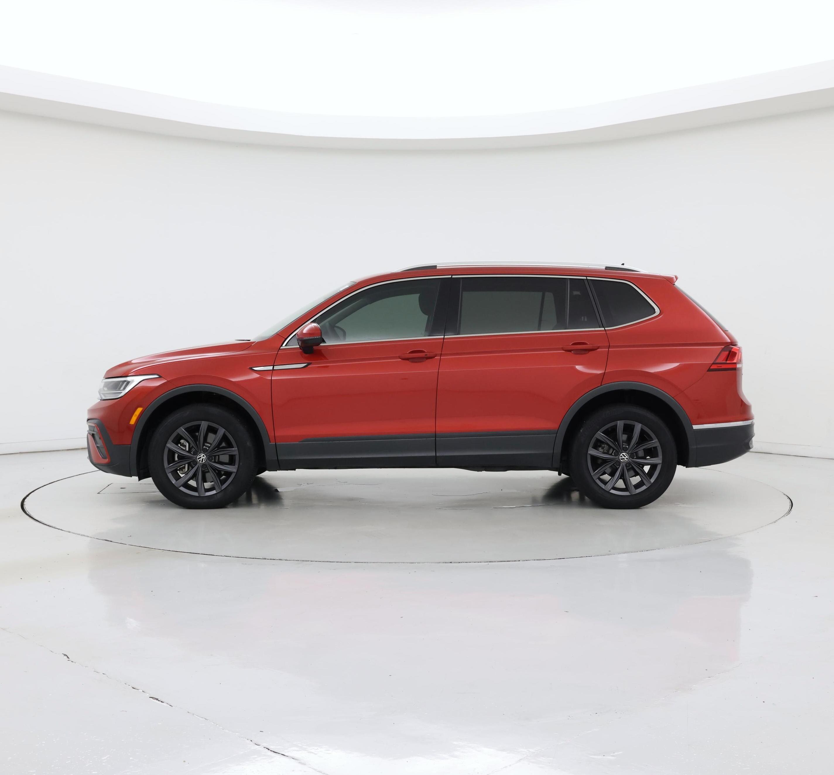Thumbnail: 2022 Volkswagen Tiguan - 3
