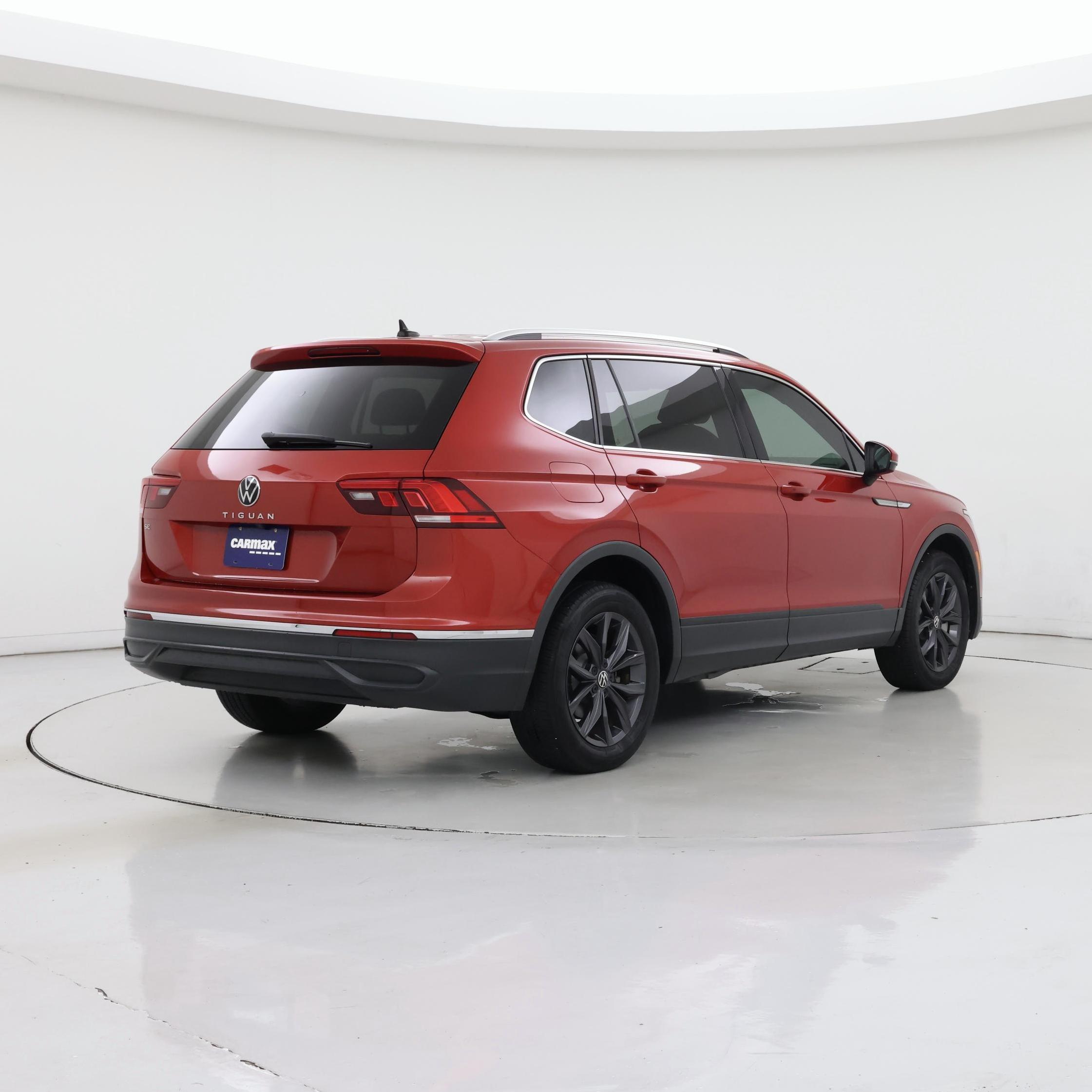 Thumbnail: 2022 Volkswagen Tiguan - 8