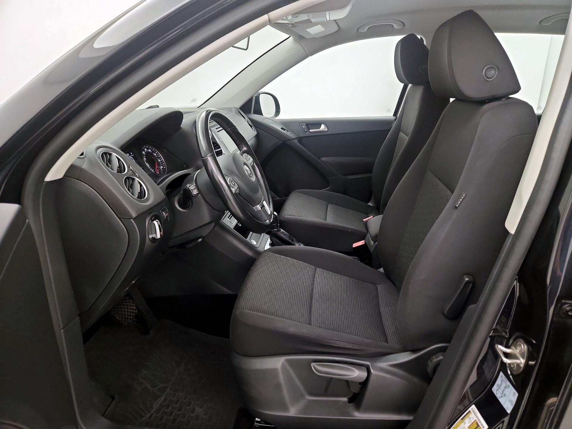Thumbnail: 2018 Volkswagen Tiguan - 11