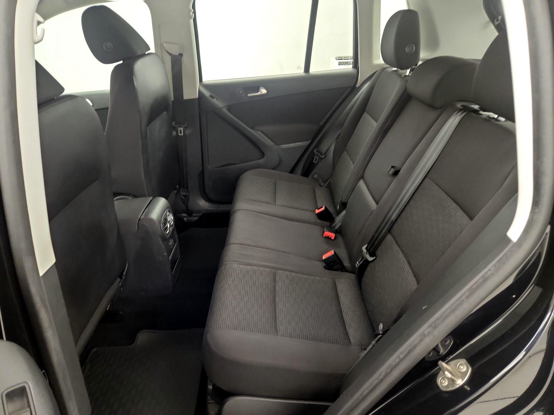 Thumbnail: 2018 Volkswagen Tiguan - 19