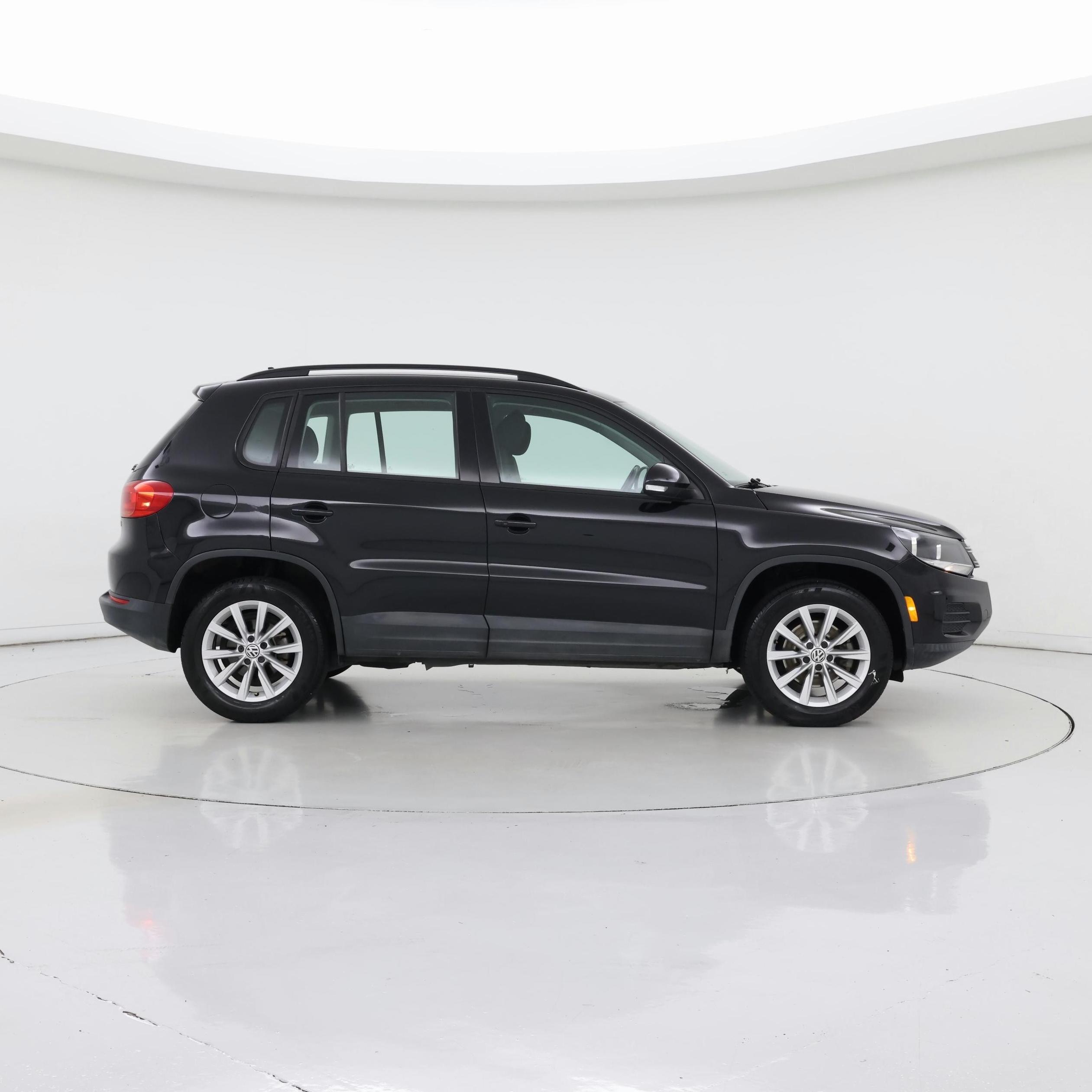 Thumbnail: 2018 Volkswagen Tiguan - 7