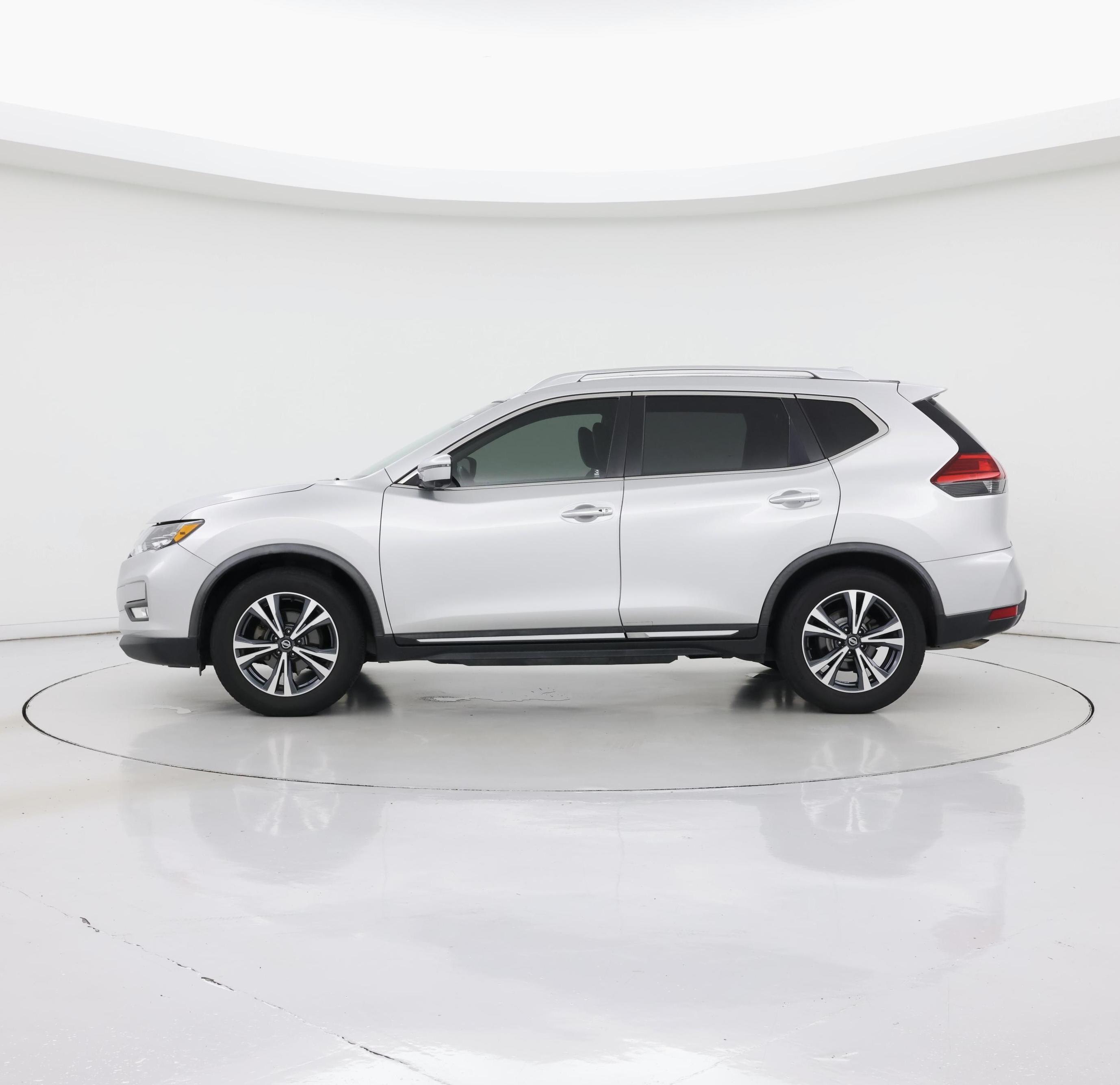 Thumbnail: 2017 Nissan Rogue - 3