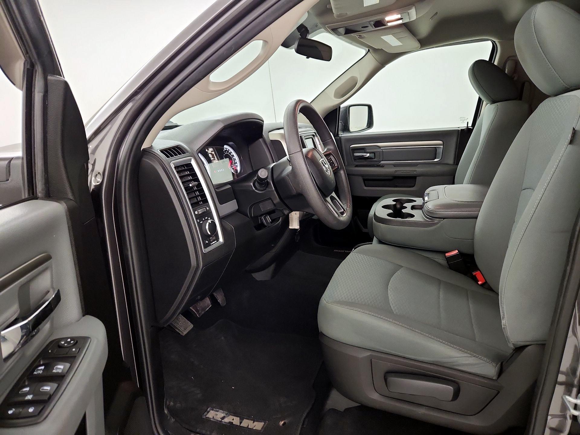 Thumbnail: 2019 RAM 1500 Classic - 11