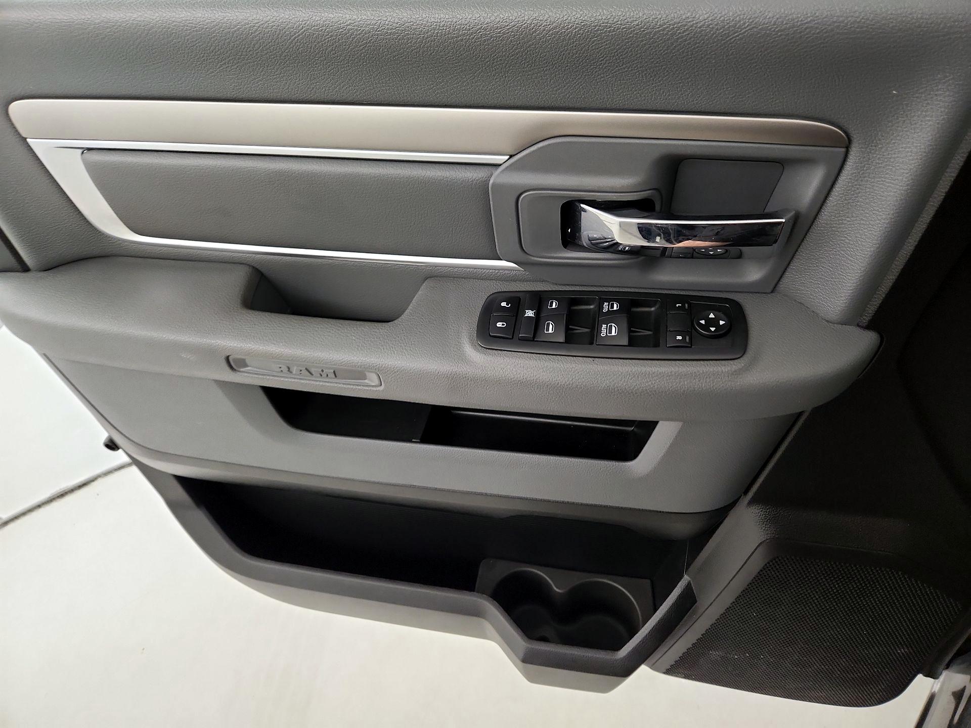 Thumbnail: 2019 RAM 1500 Classic - 12