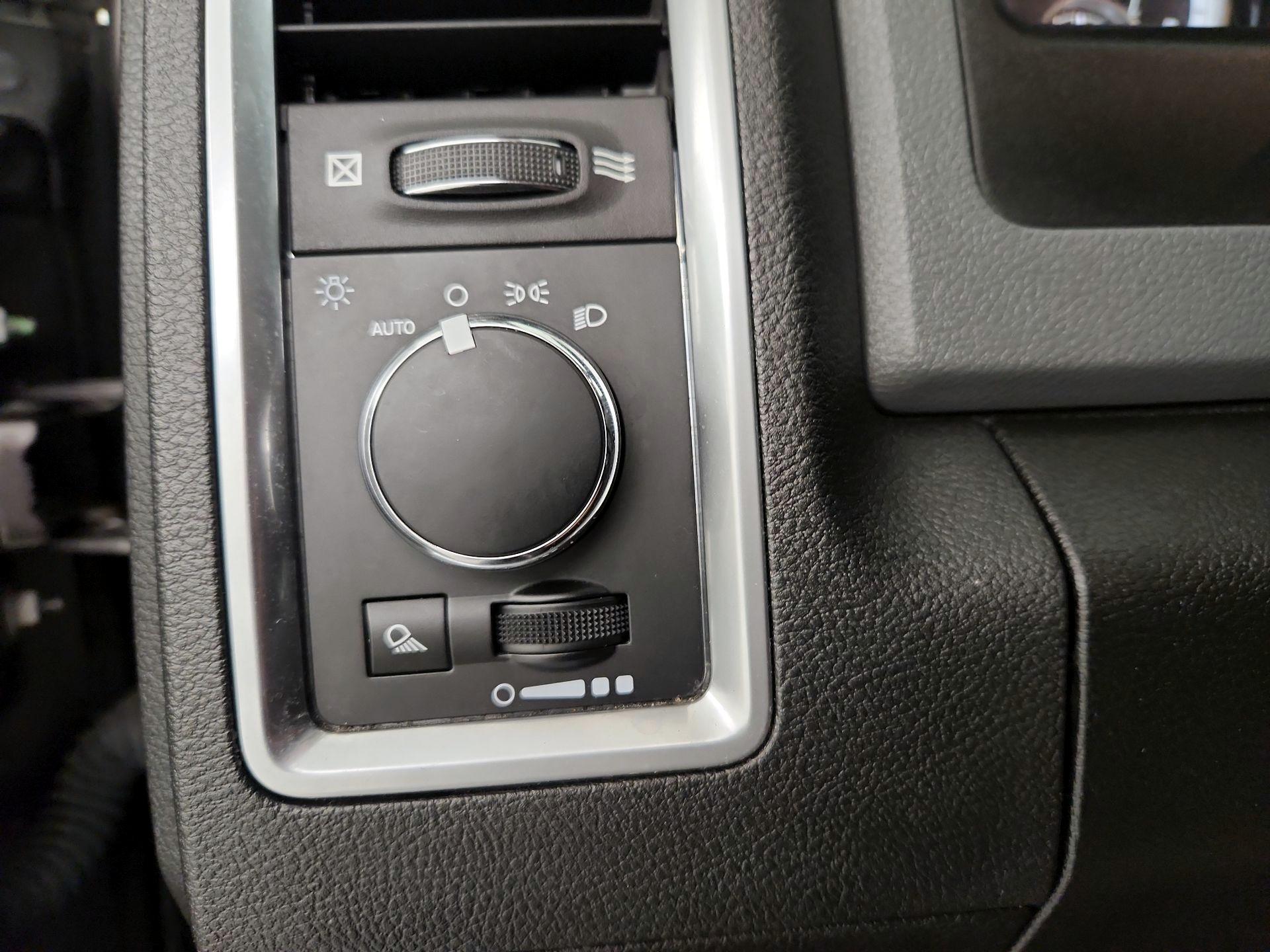 Thumbnail: 2019 RAM 1500 Classic - 13