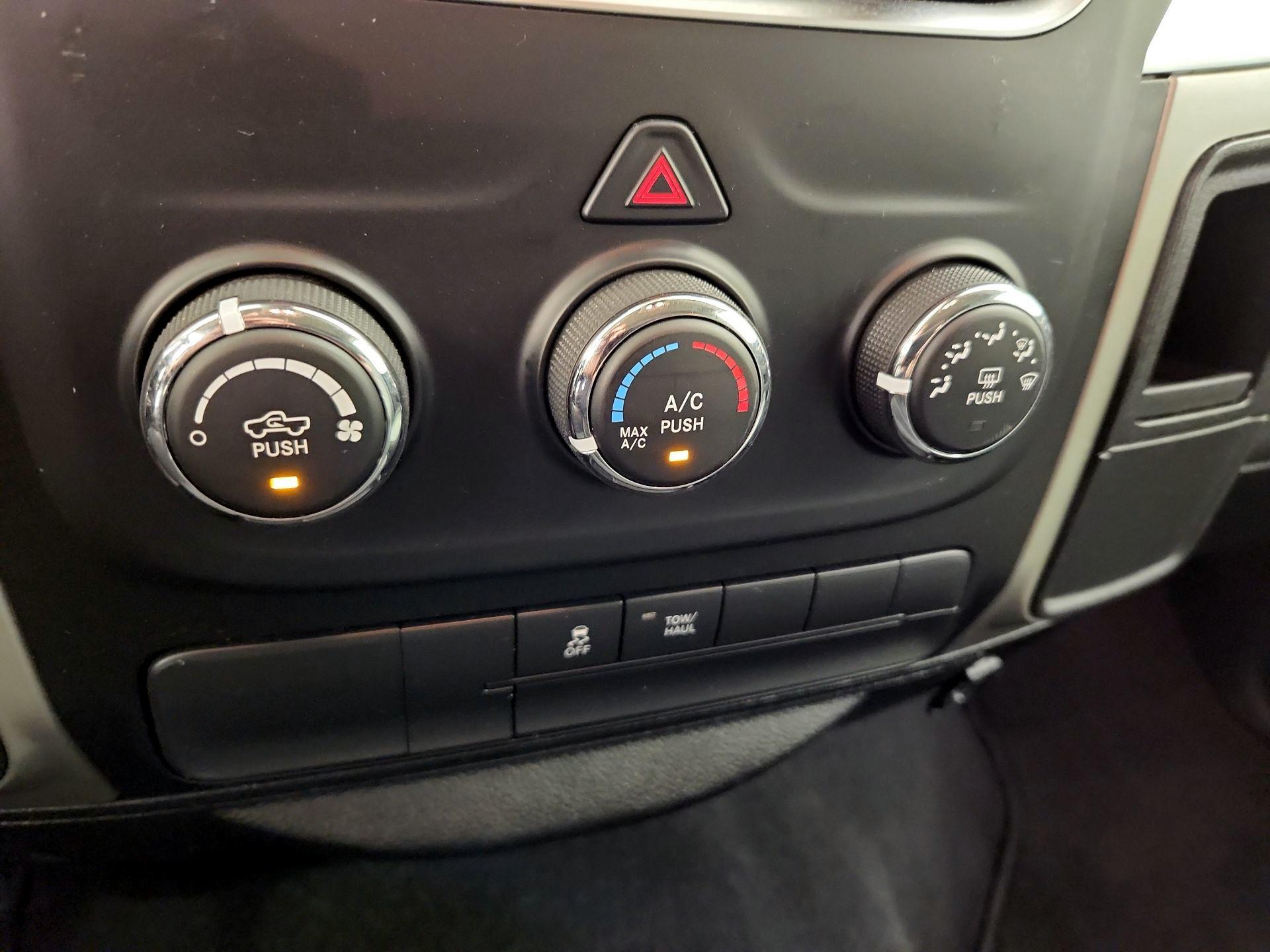 Thumbnail: 2019 RAM 1500 Classic - 16