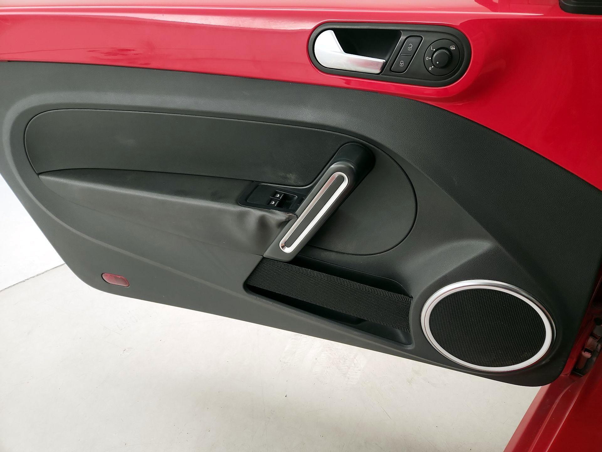 Thumbnail: 2014 Volkswagen Beetle - 12