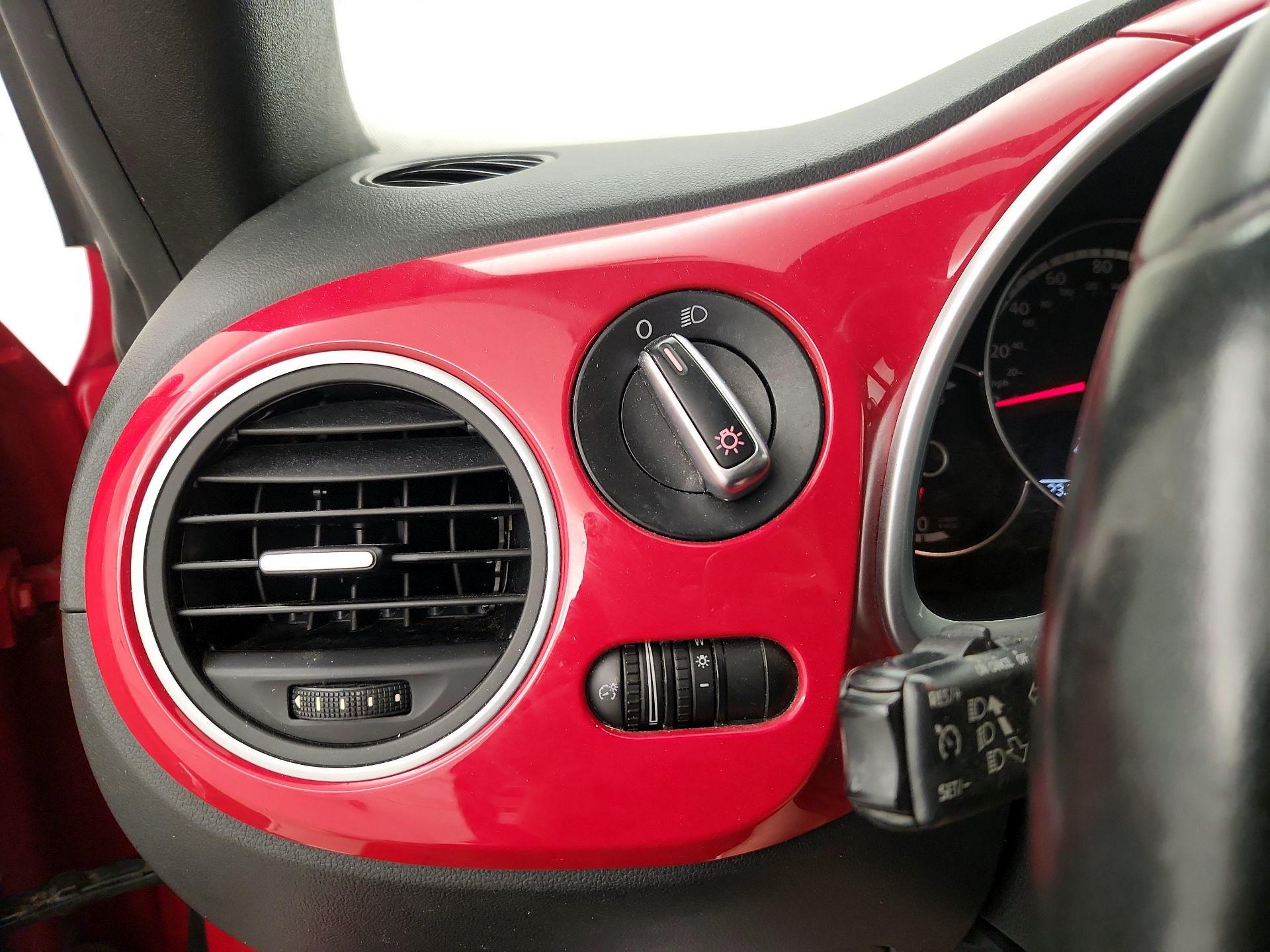 Thumbnail: 2014 Volkswagen Beetle - 13