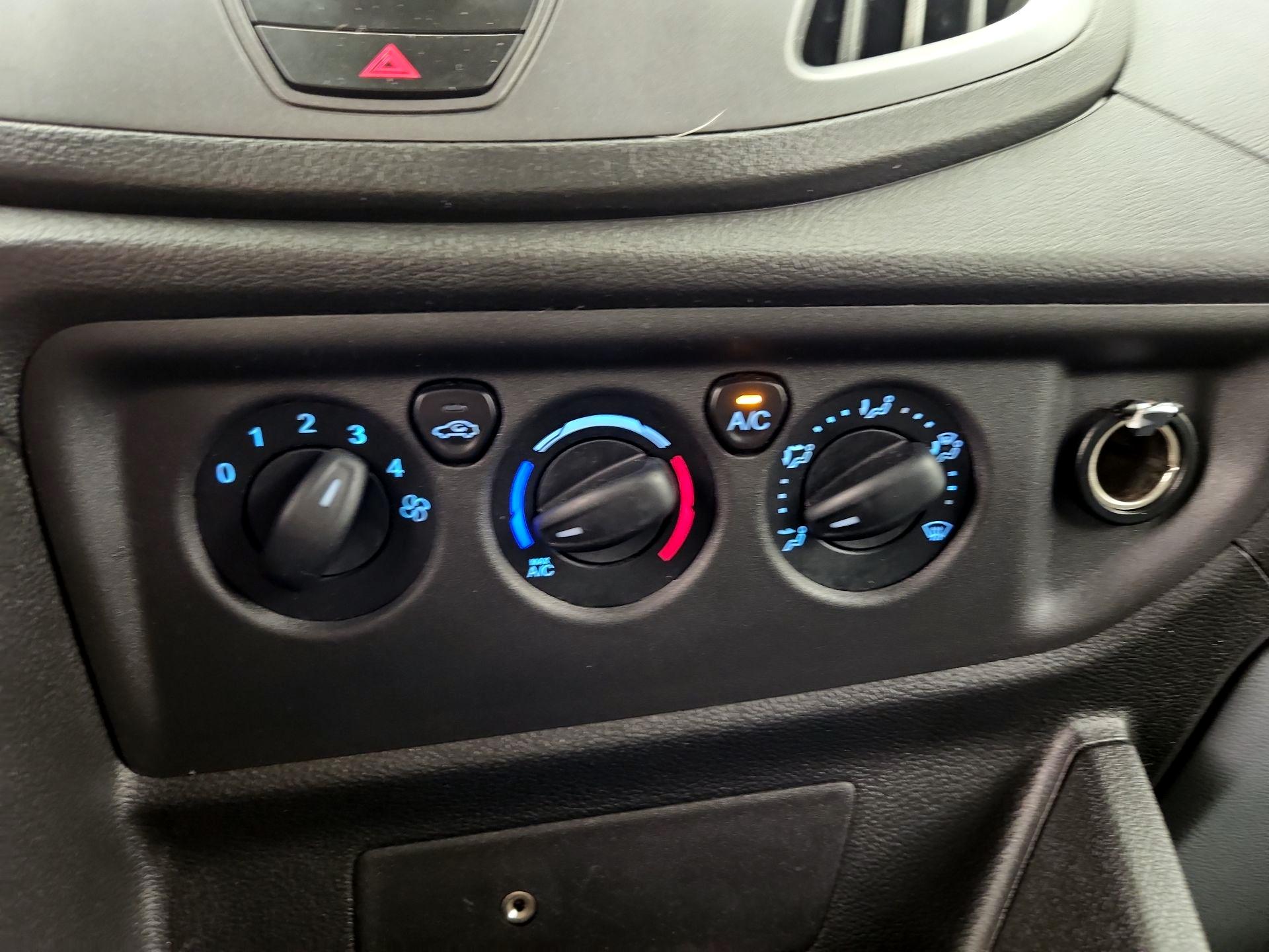 Thumbnail: 2019 Ford Transit Series - 15