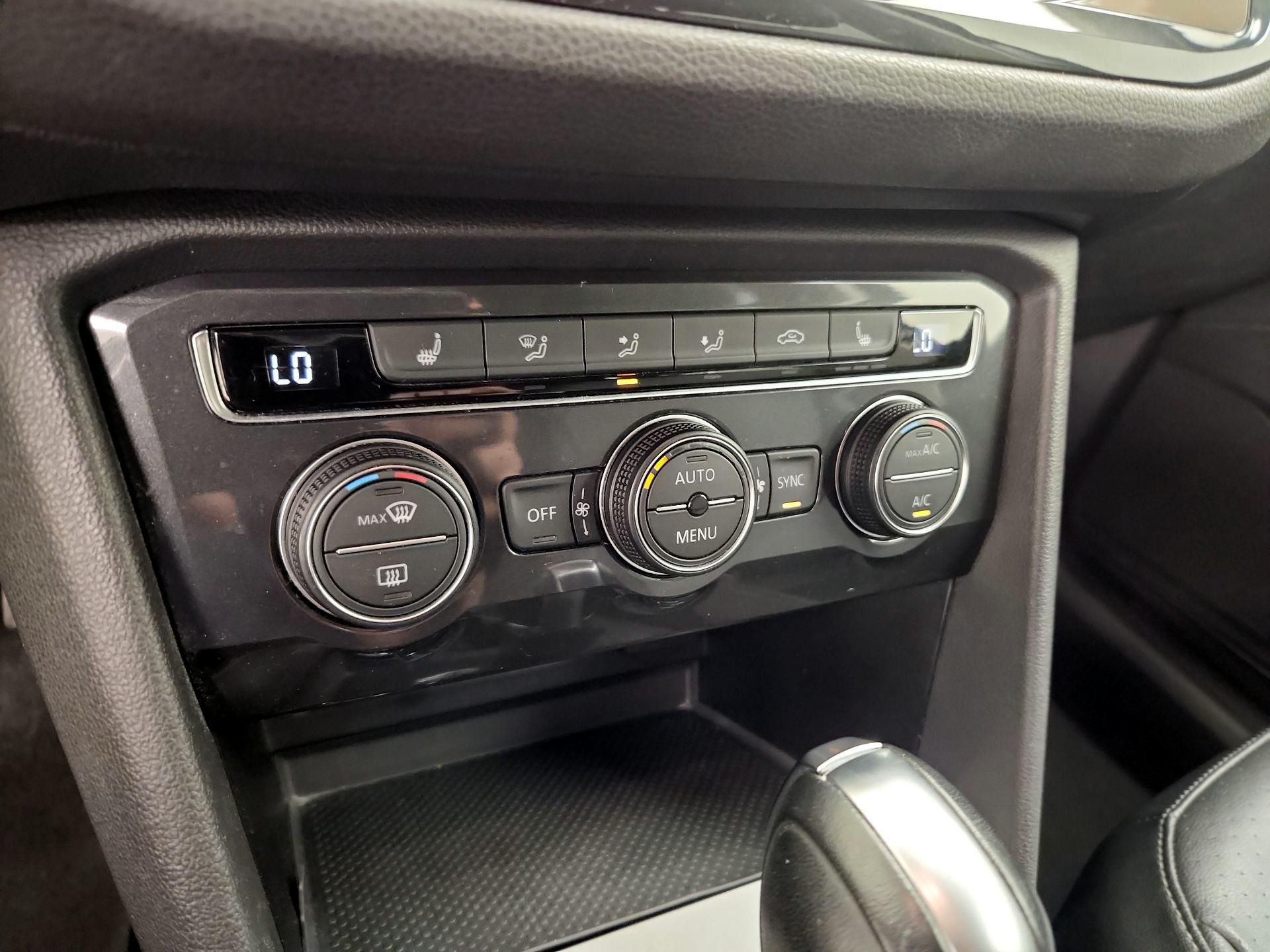 Thumbnail: 2019 Volkswagen Tiguan - 16