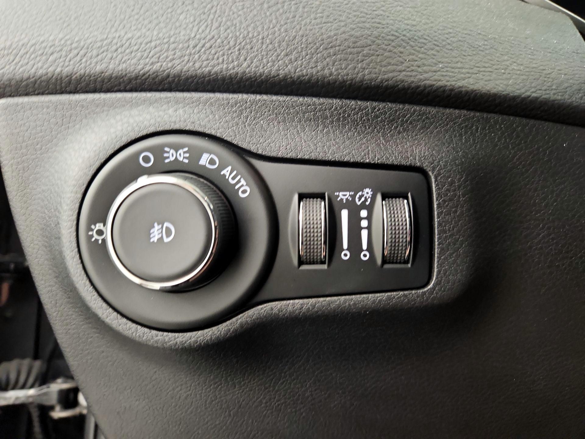 Thumbnail: 2018 Jeep Compass - 13