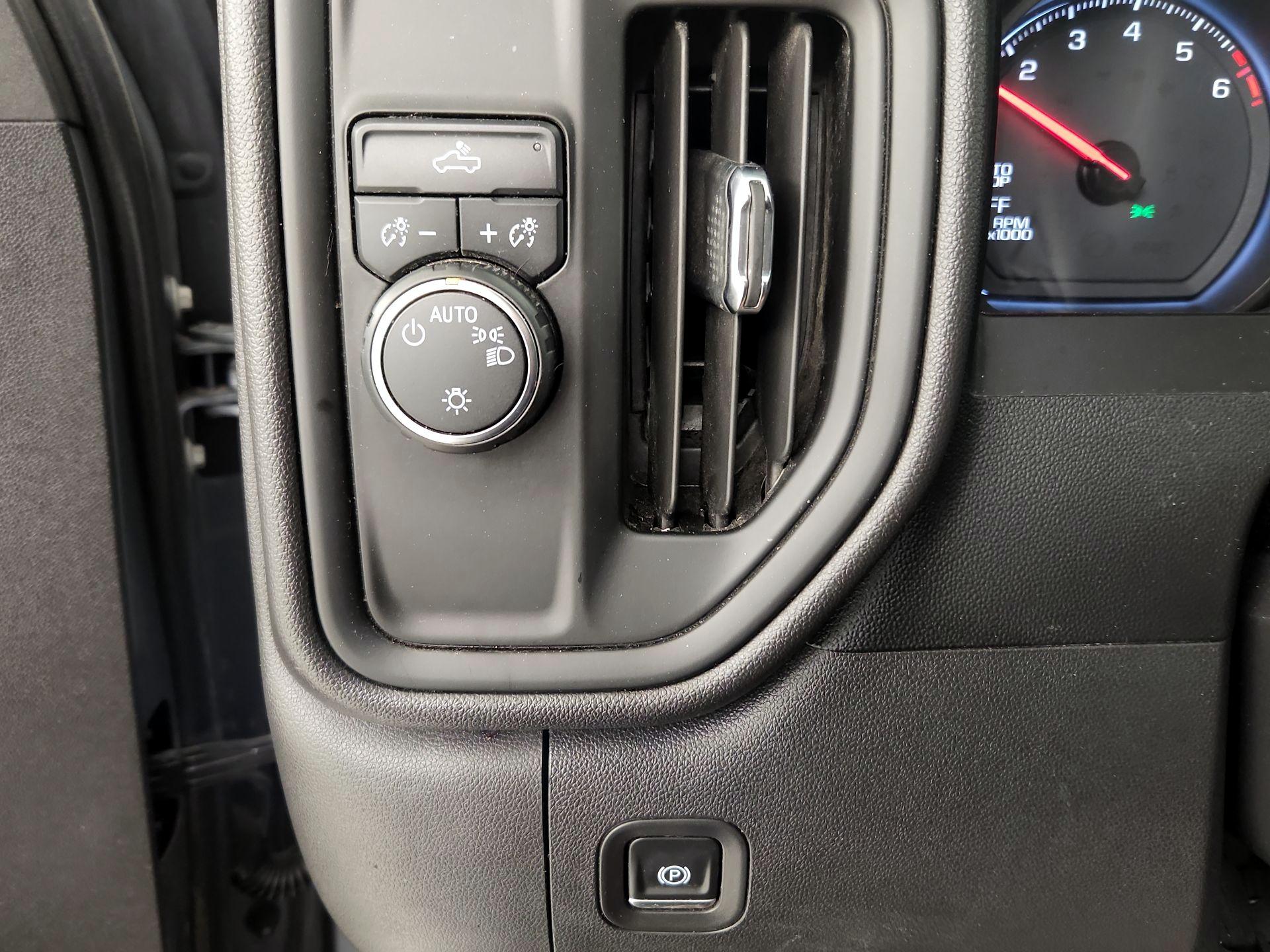 Thumbnail: 2020 Chevrolet Silverado 1500 - 13