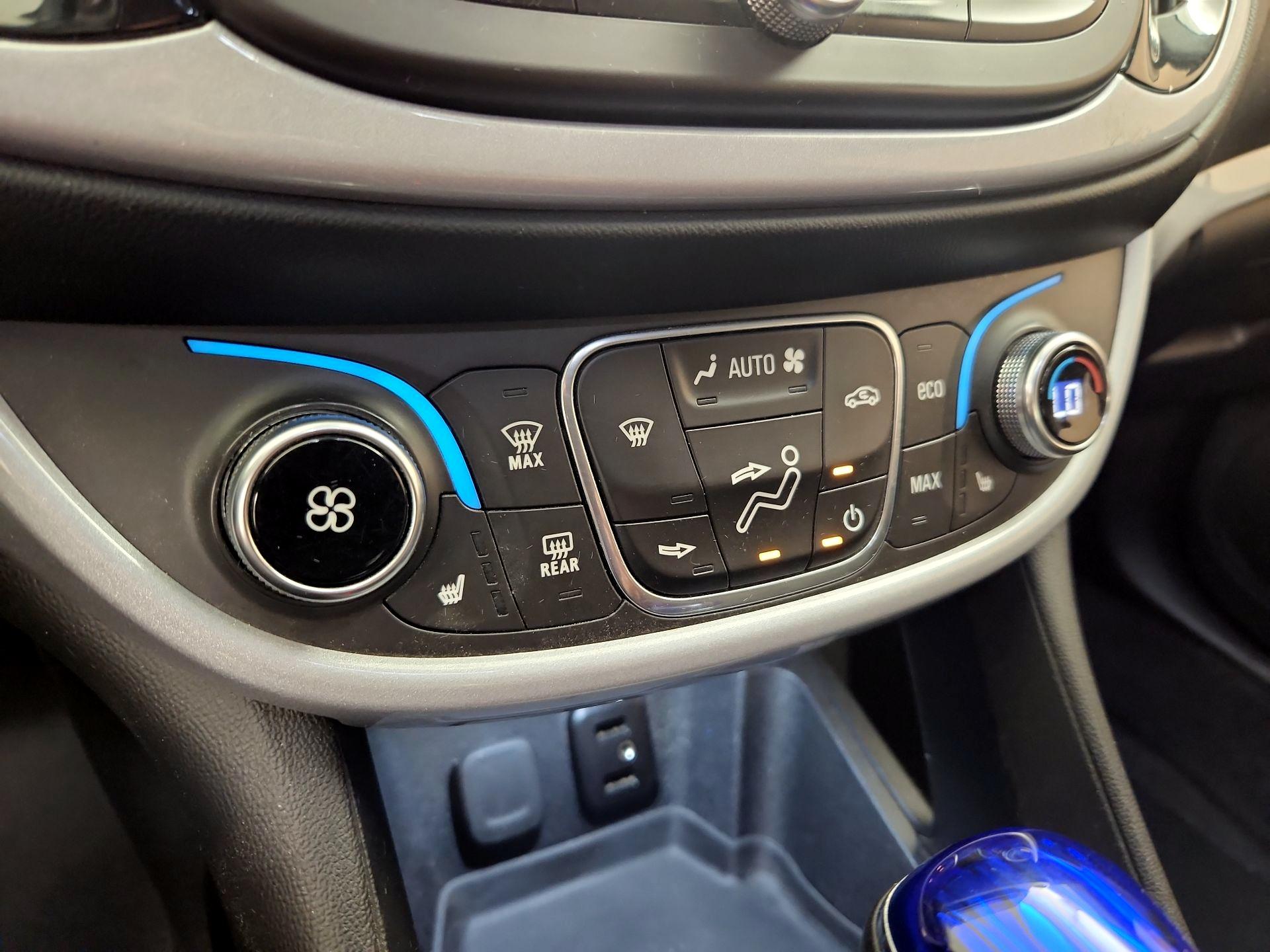 Thumbnail: 2018 Chevrolet Volt - 16
