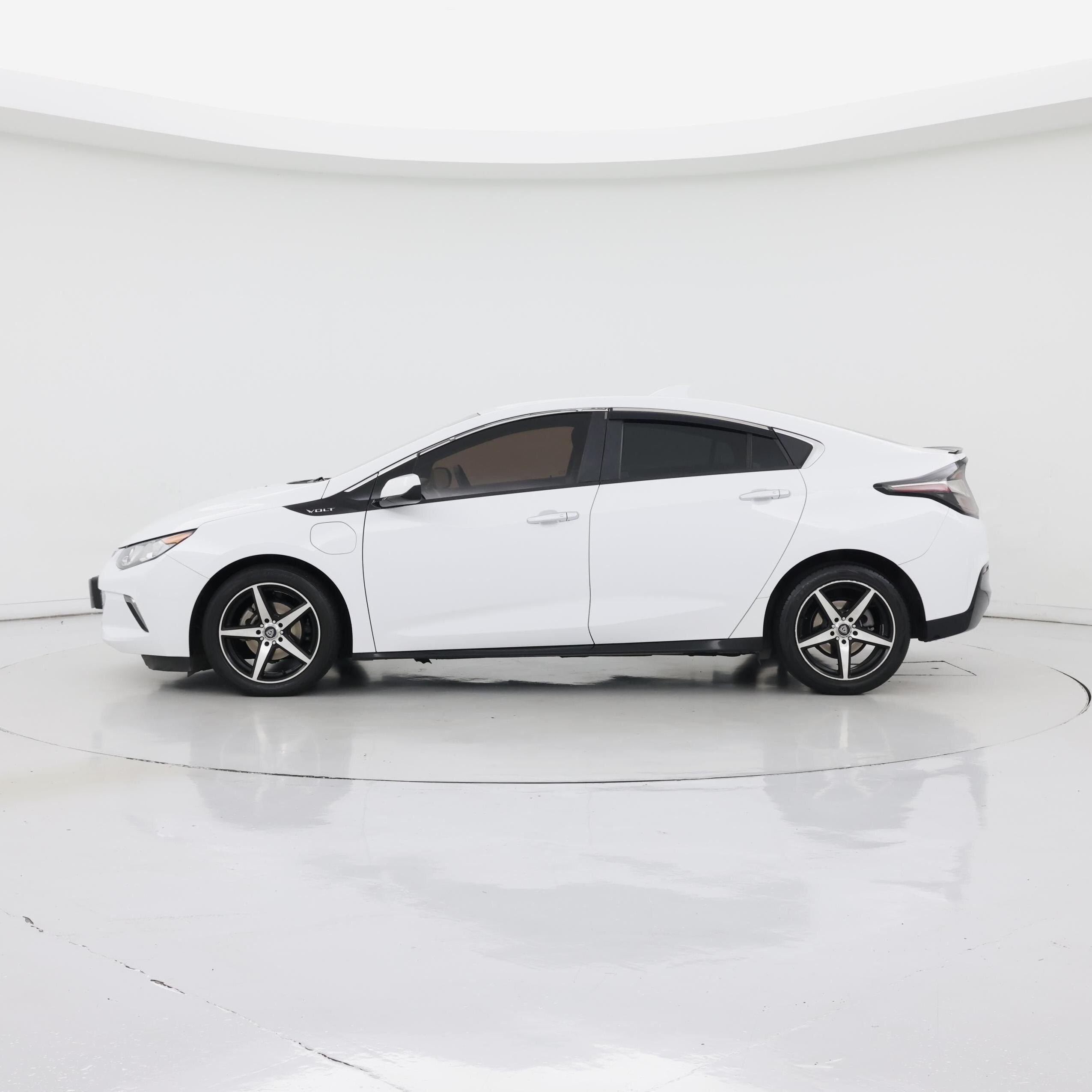 Thumbnail: 2018 Chevrolet Volt - 3