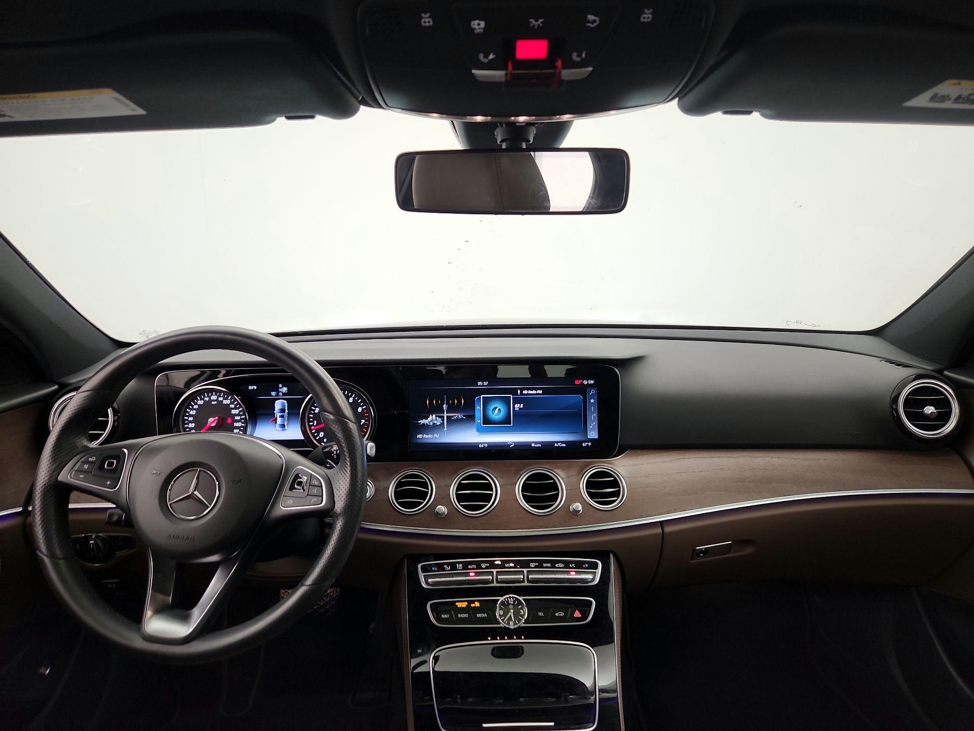 Thumbnail: 2017 Mercedes-Benz E-Class - 9