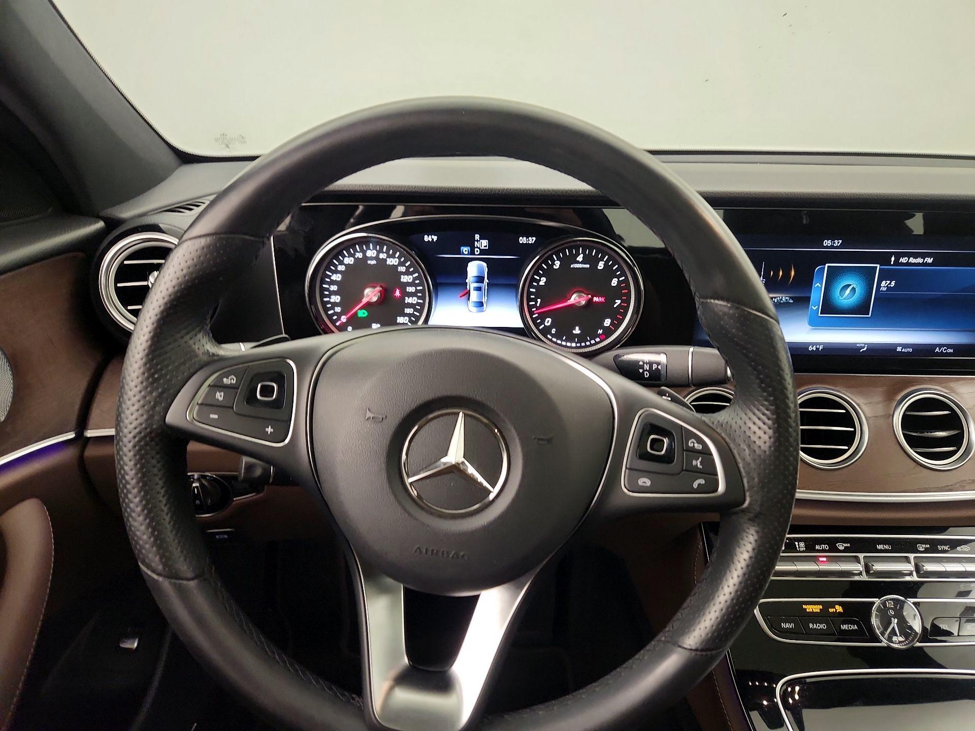 Thumbnail: 2017 Mercedes-Benz E-Class - 10