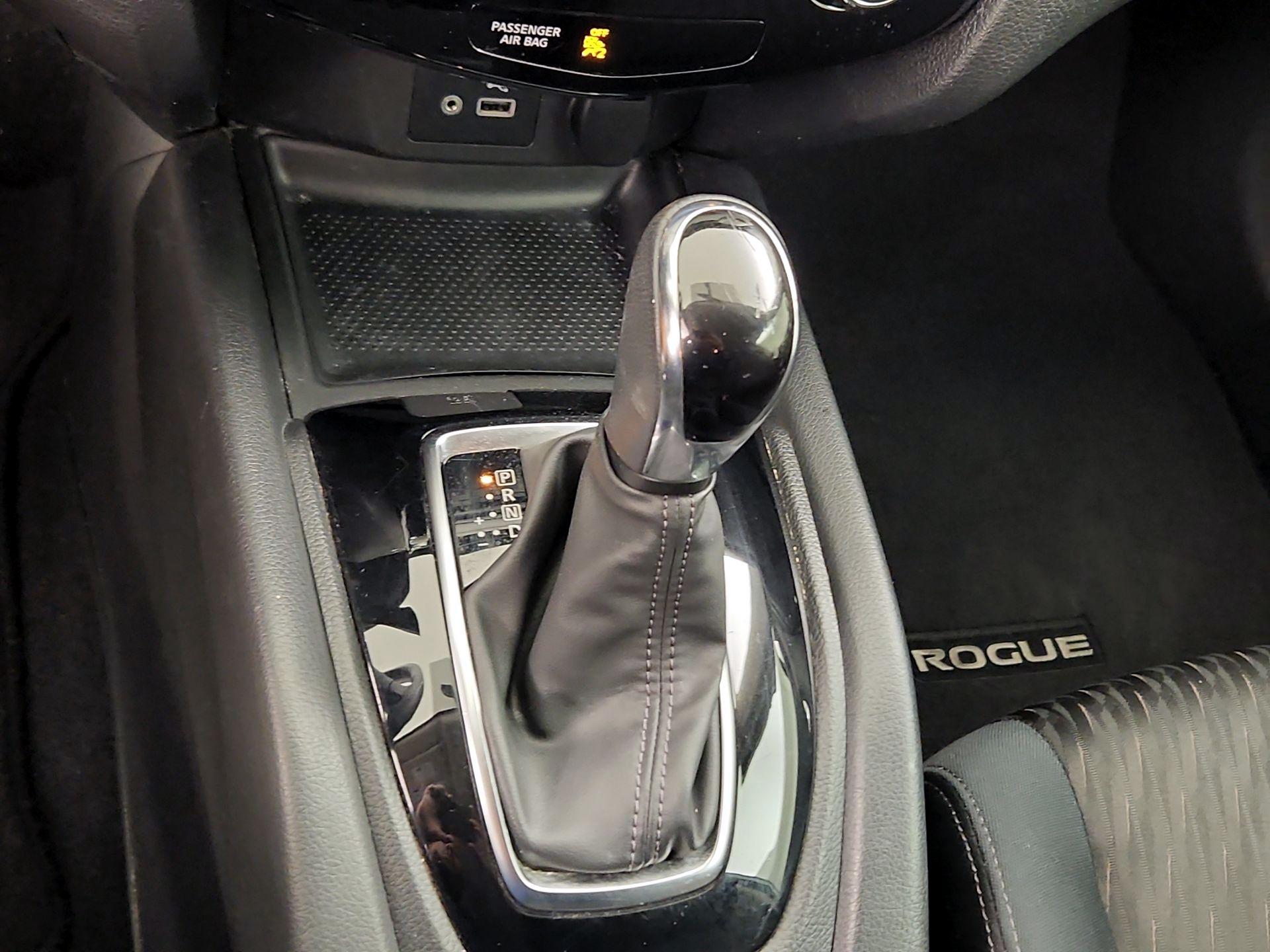 Thumbnail: 2018 Nissan Rogue - 17