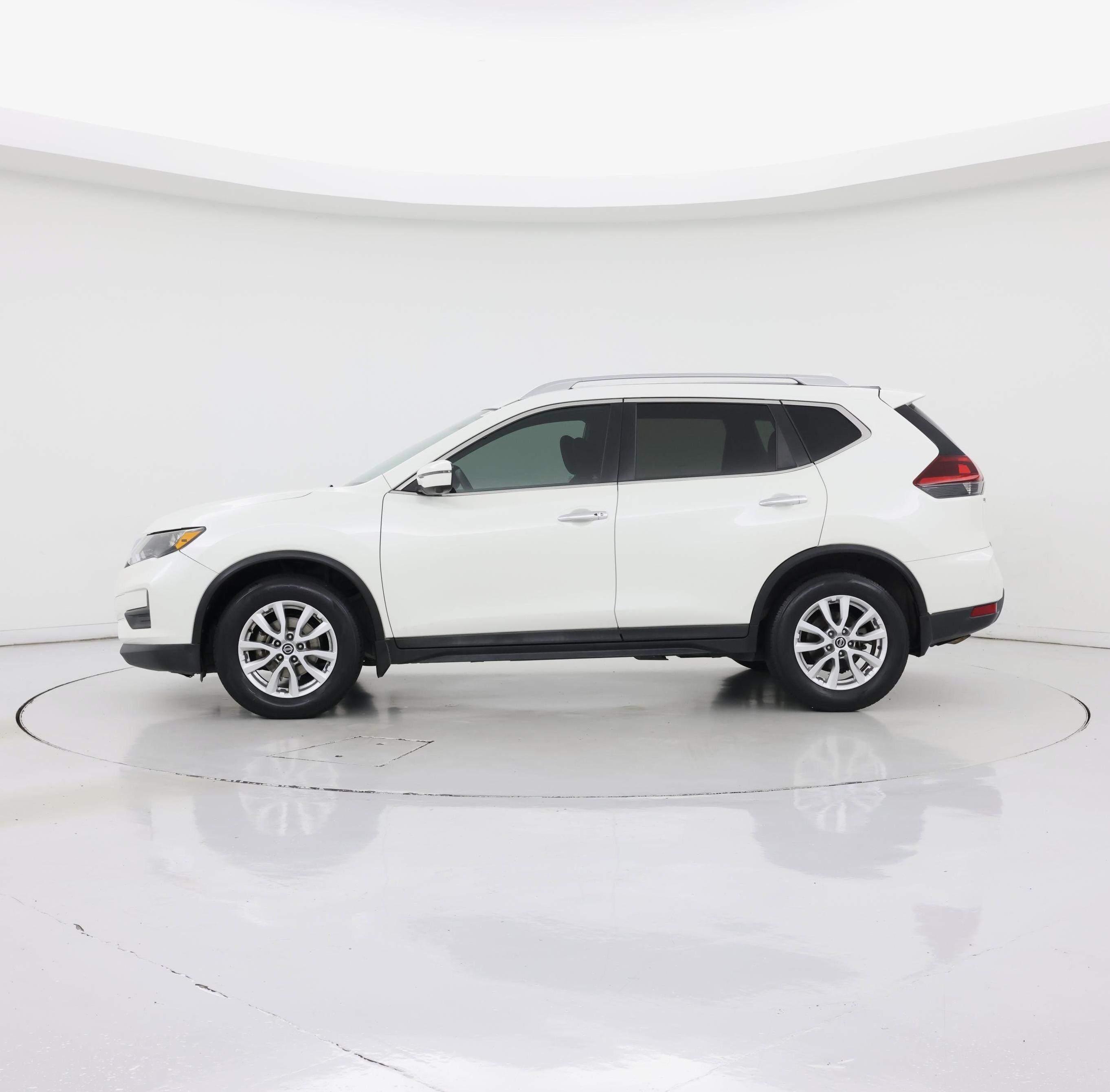 Thumbnail: 2018 Nissan Rogue - 3