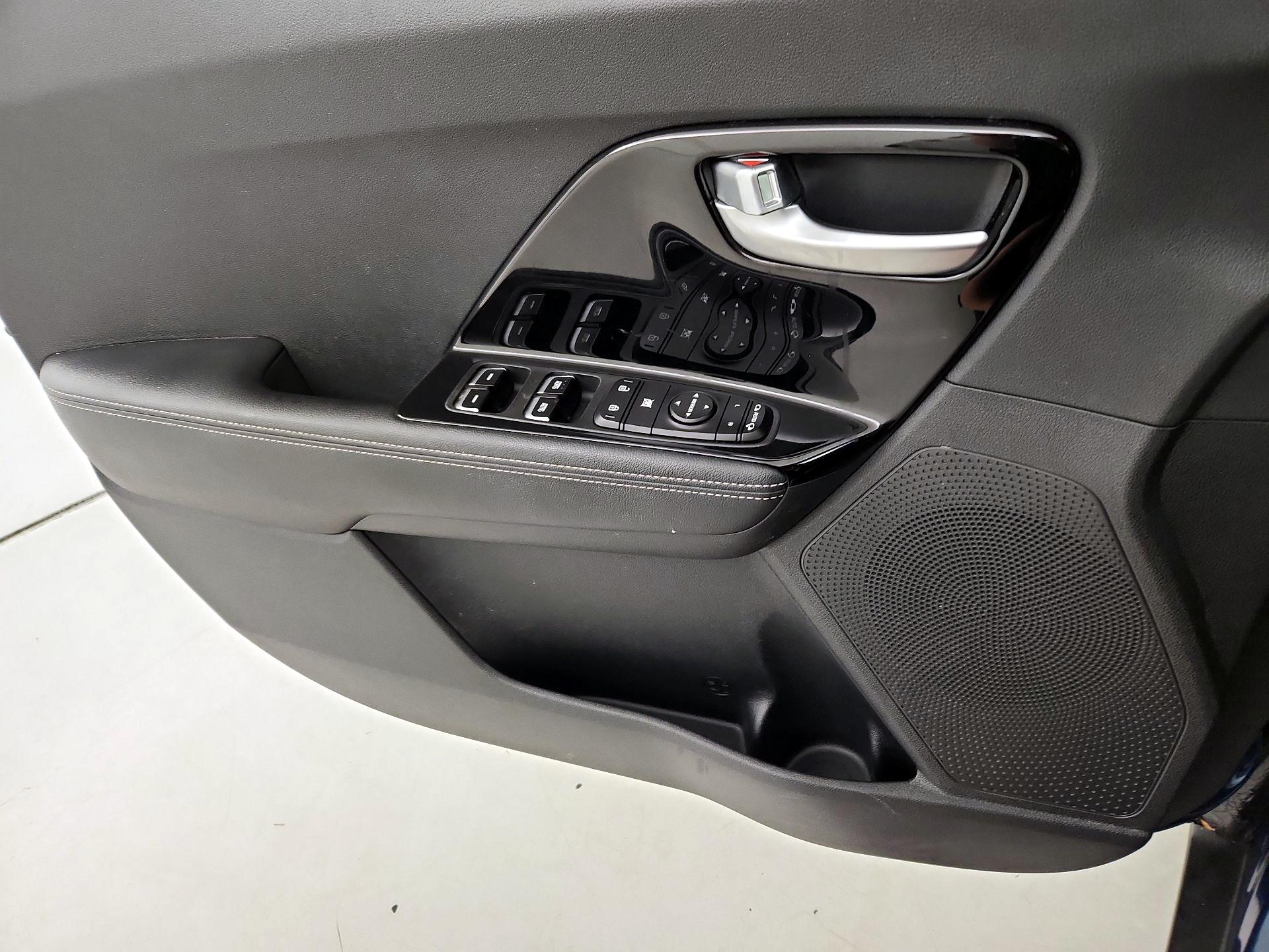 Thumbnail: 2019 Kia Niro - 12