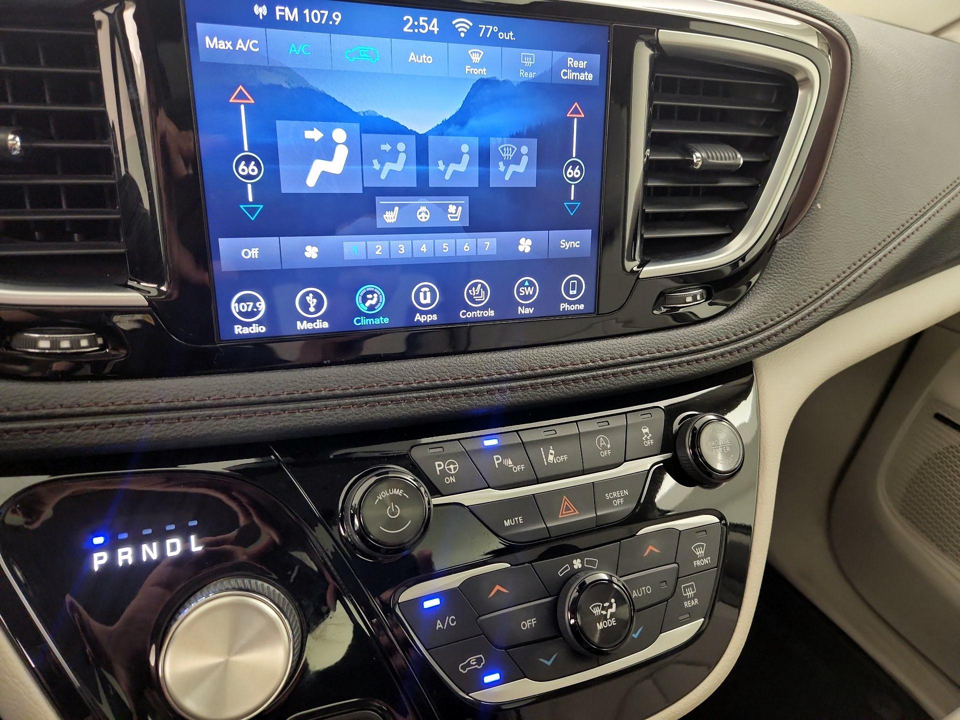 Thumbnail: 2018 Chrysler Pacifica - 17