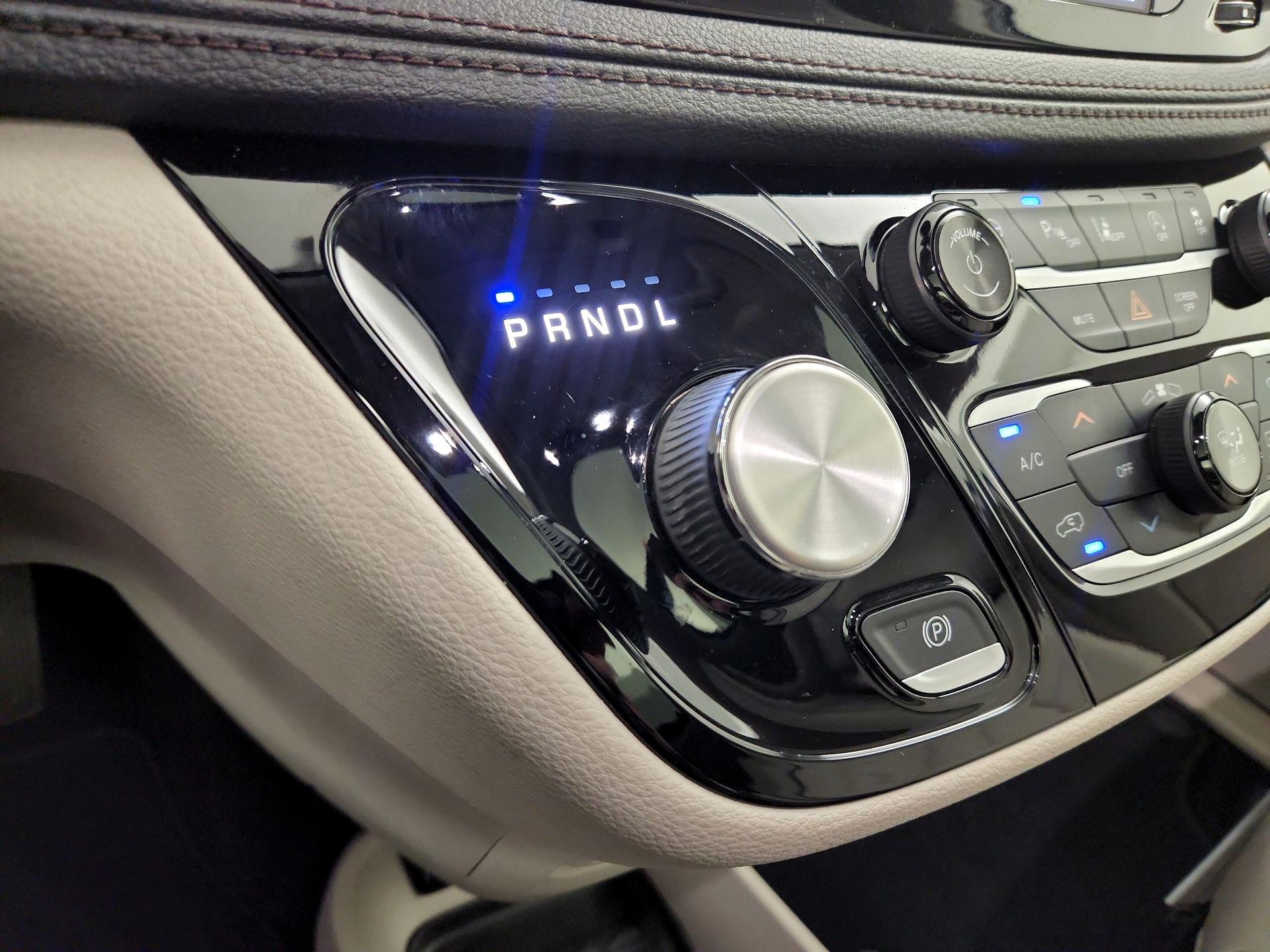 Thumbnail: 2018 Chrysler Pacifica - 18