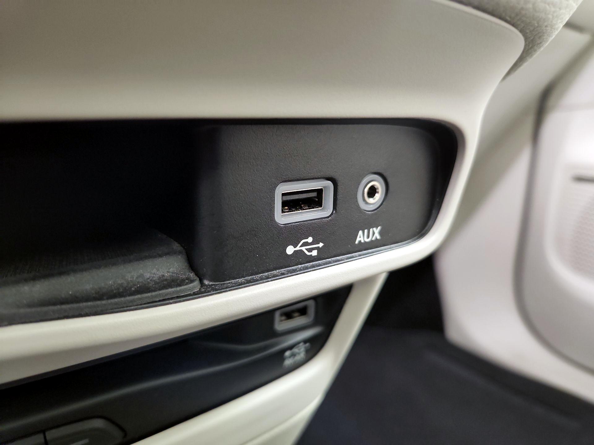 Thumbnail: 2018 Chrysler Pacifica - 19