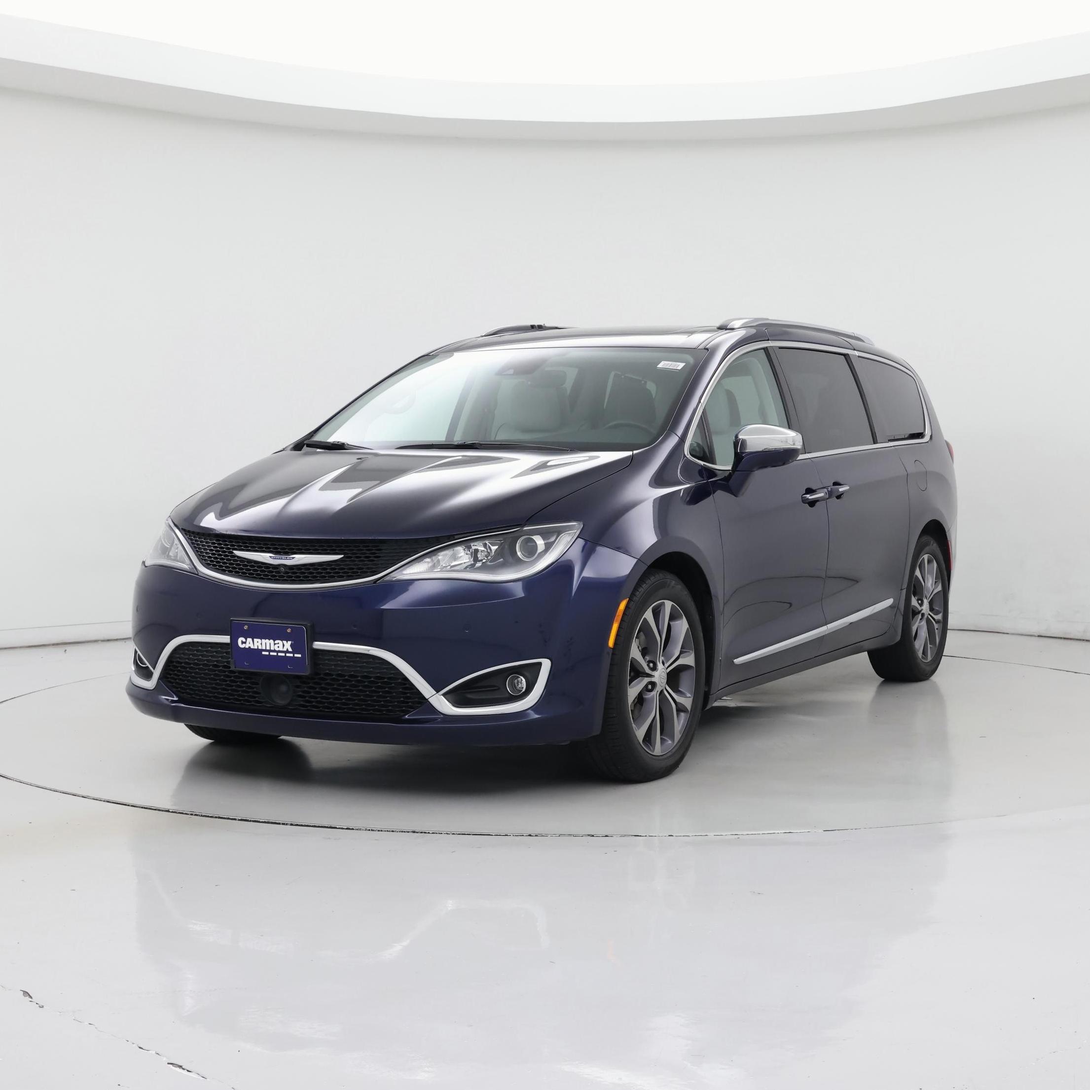 Thumbnail: 2018 Chrysler Pacifica - 4