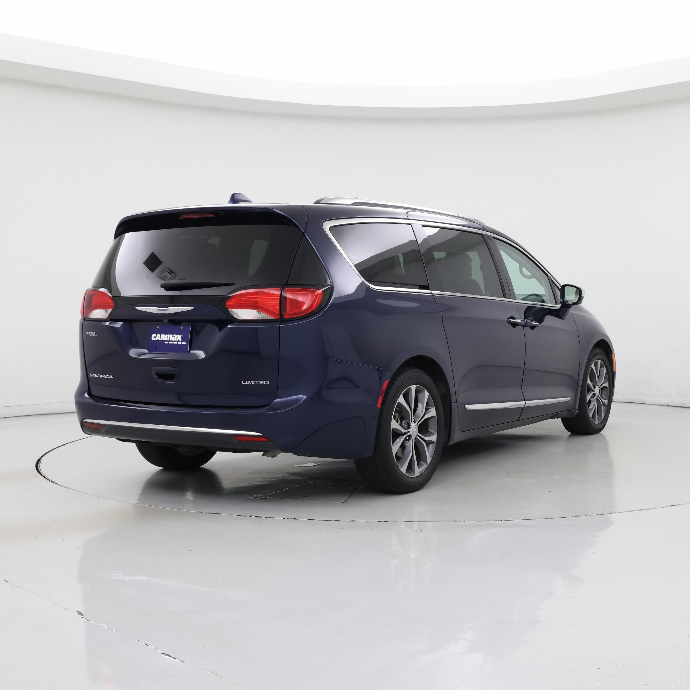 Thumbnail: 2018 Chrysler Pacifica - 8