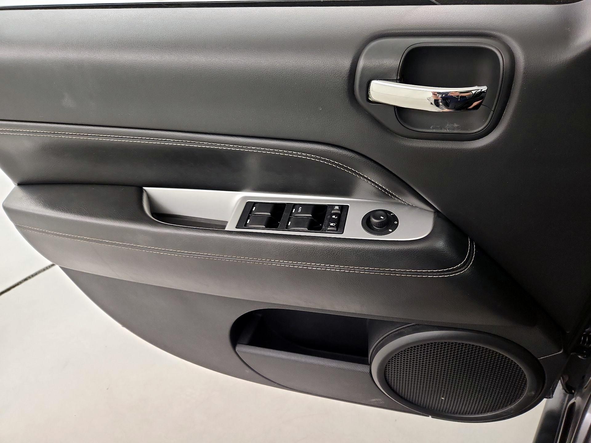 Thumbnail: 2014 Jeep Compass - 12