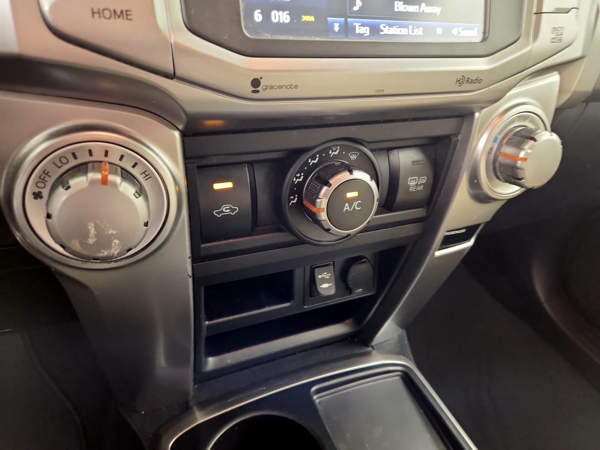 Thumbnail: 2014 Toyota 4Runner - 17