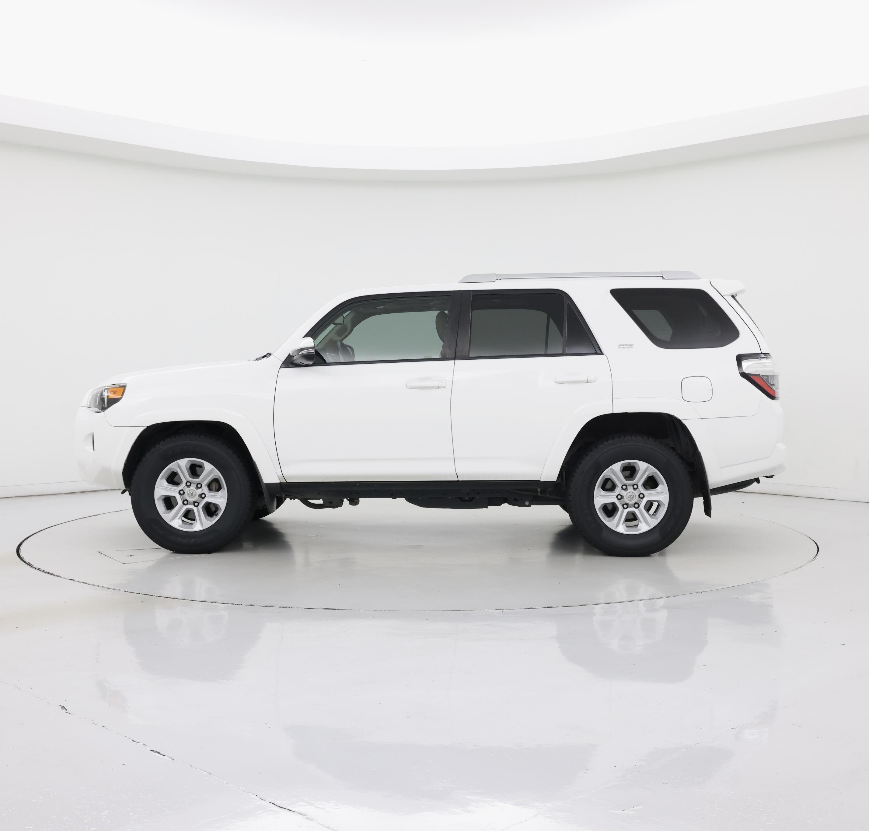 Thumbnail: 2014 Toyota 4Runner - 3