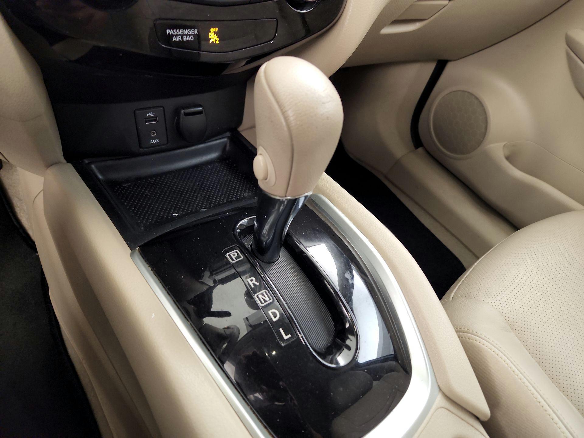 Thumbnail: 2015 Nissan Rogue - 18