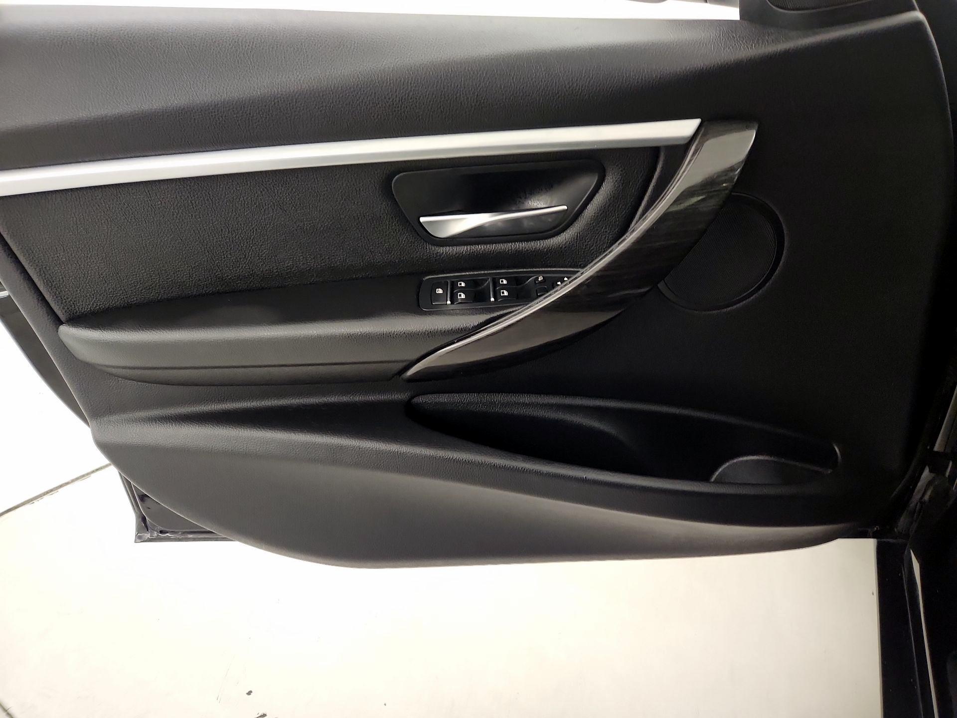 Thumbnail: 2018 BMW 3 Series - 12
