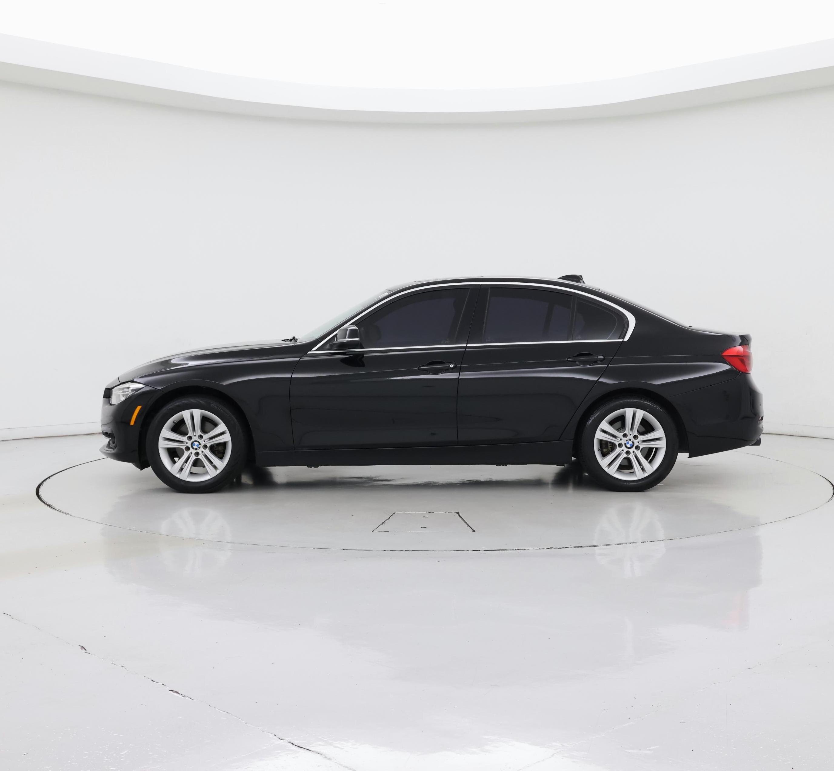 Thumbnail: 2018 BMW 3 Series - 3