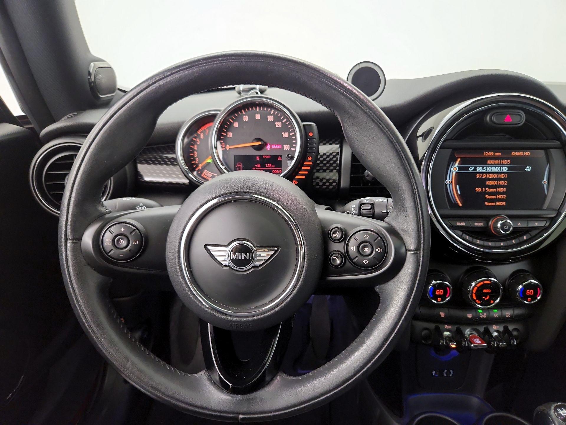 Thumbnail: 2016 MINI Cooper Hardtop - 10