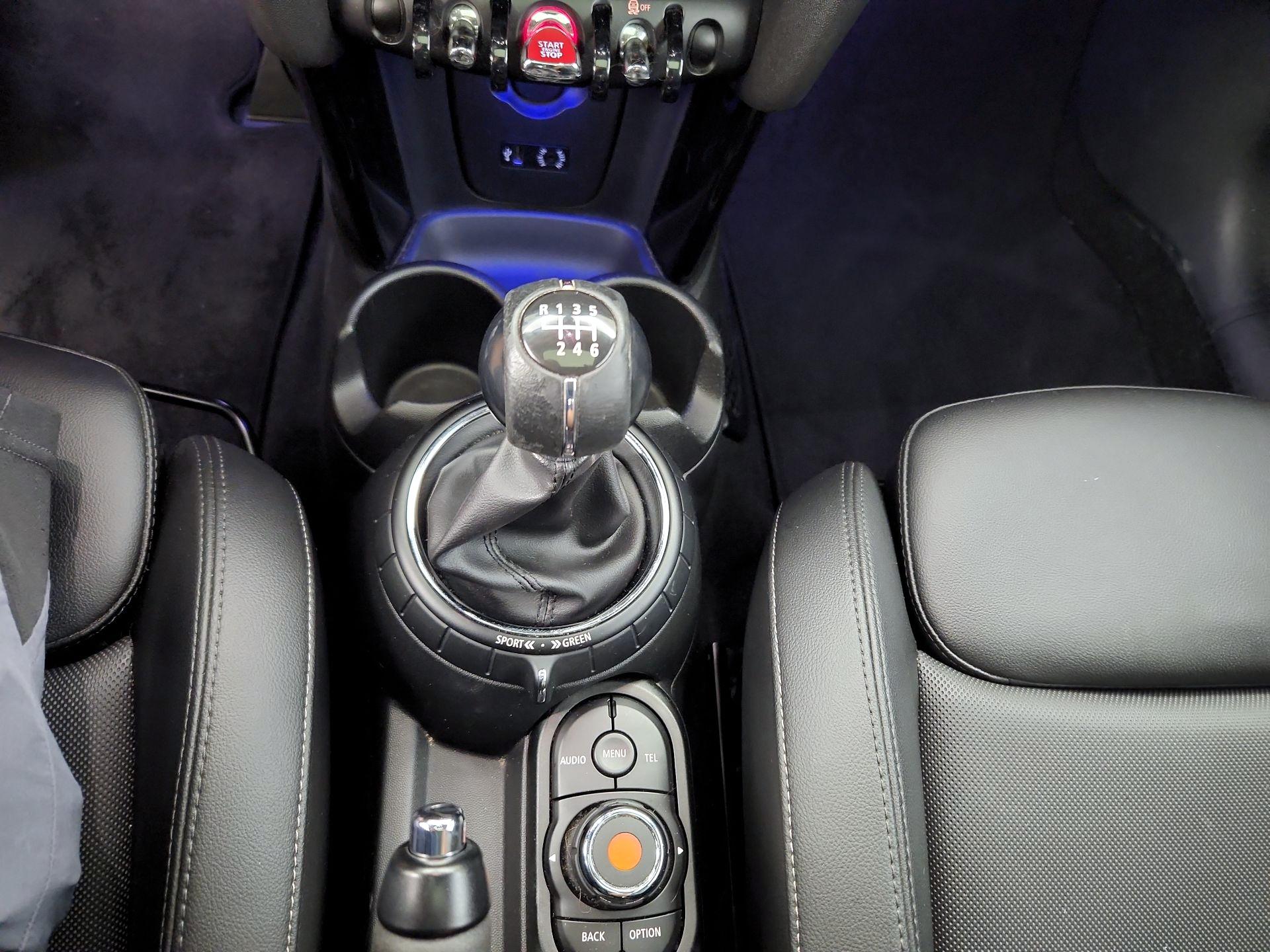 Thumbnail: 2016 MINI Cooper Hardtop - 16