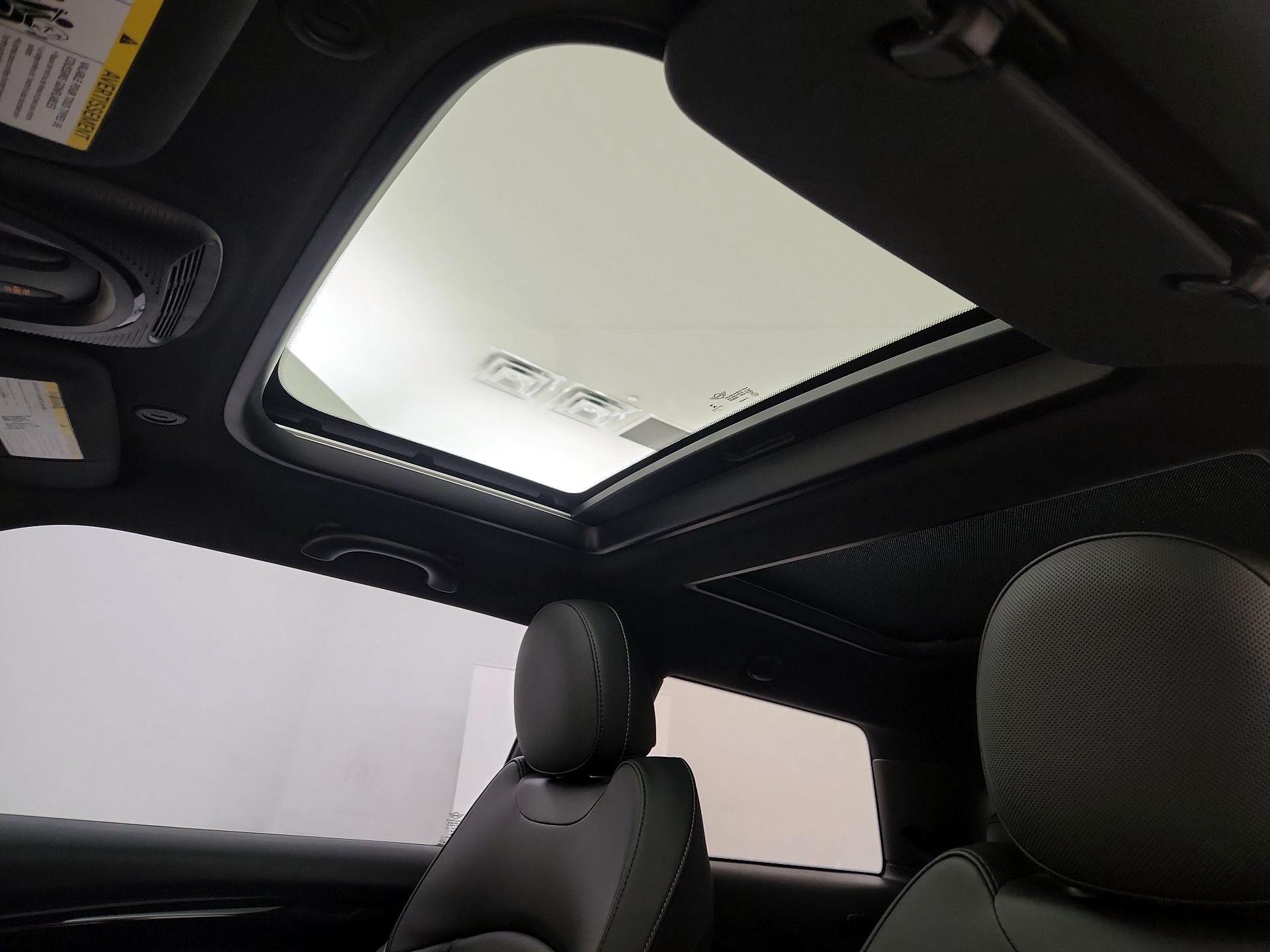 Thumbnail: 2016 MINI Cooper Hardtop - 18