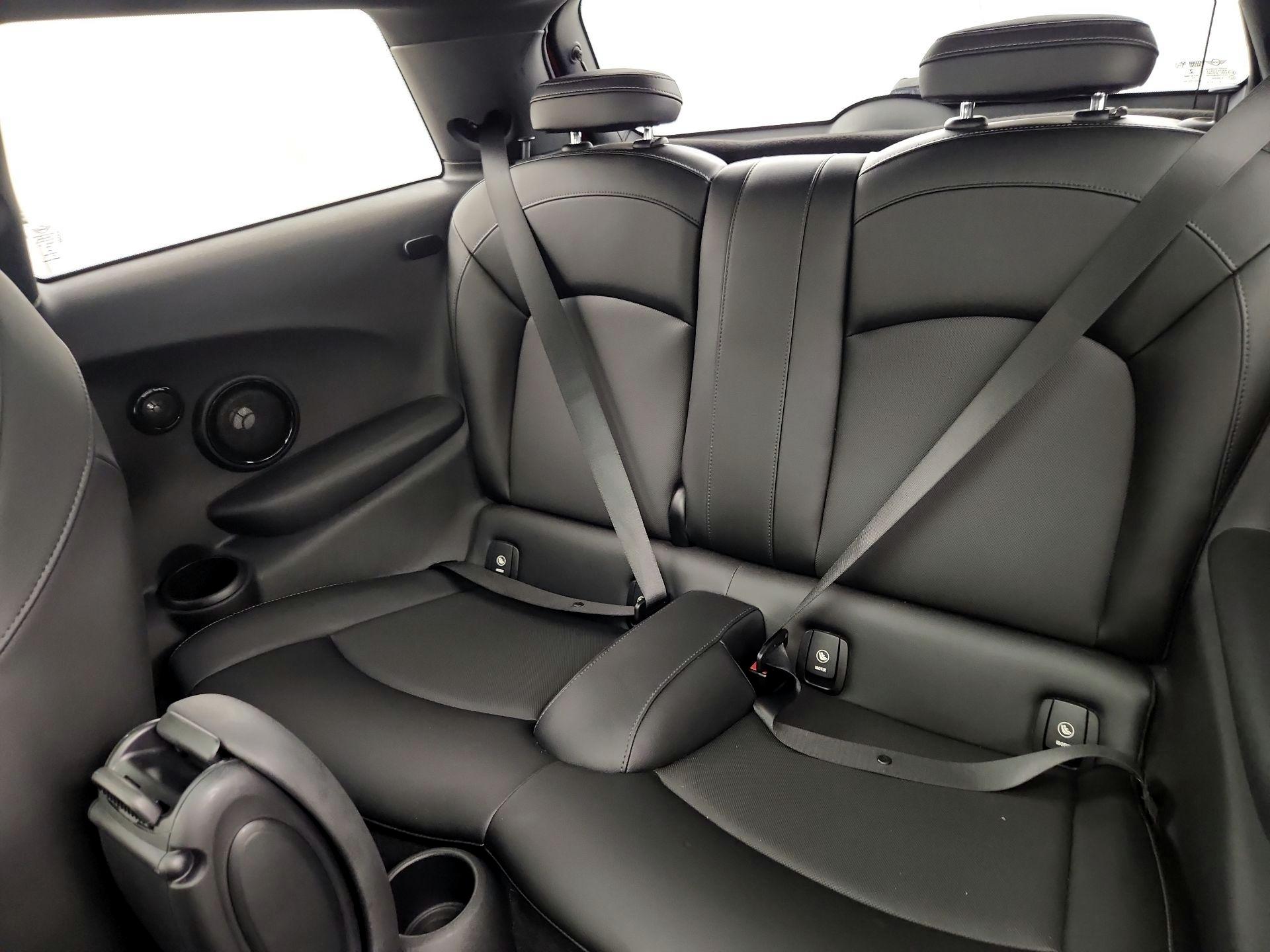 Thumbnail: 2016 MINI Cooper Hardtop - 19