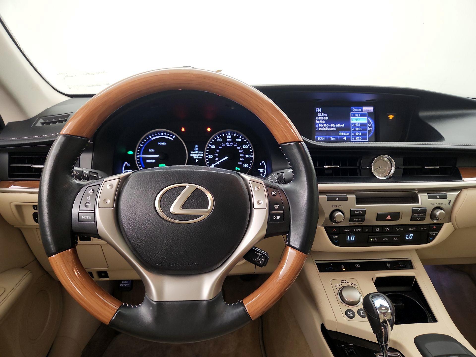 Thumbnail: 2014 Lexus ES - 10