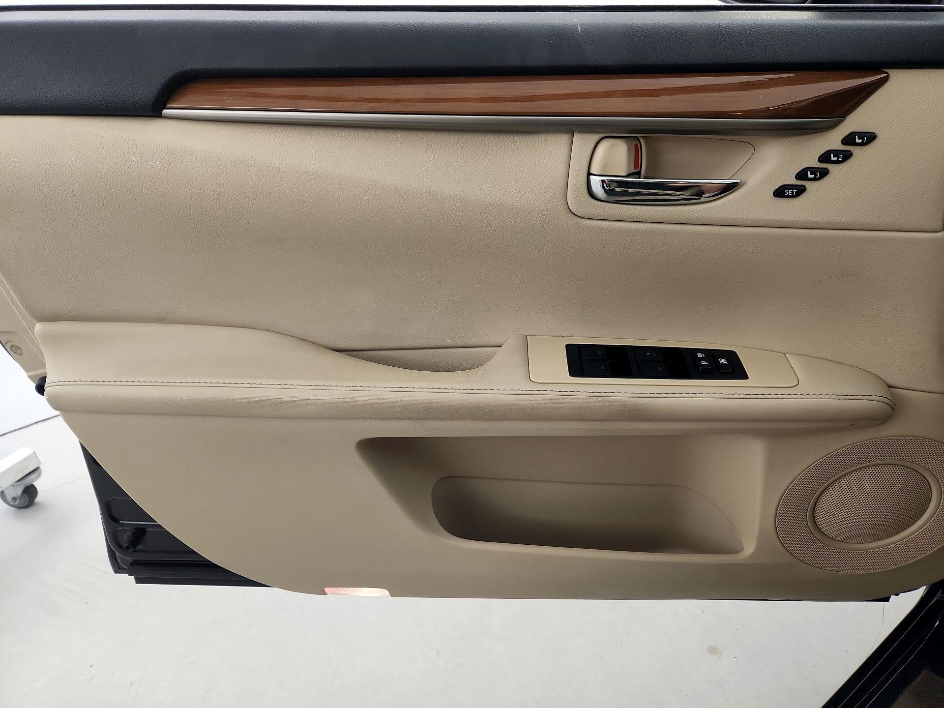 Thumbnail: 2014 Lexus ES - 12