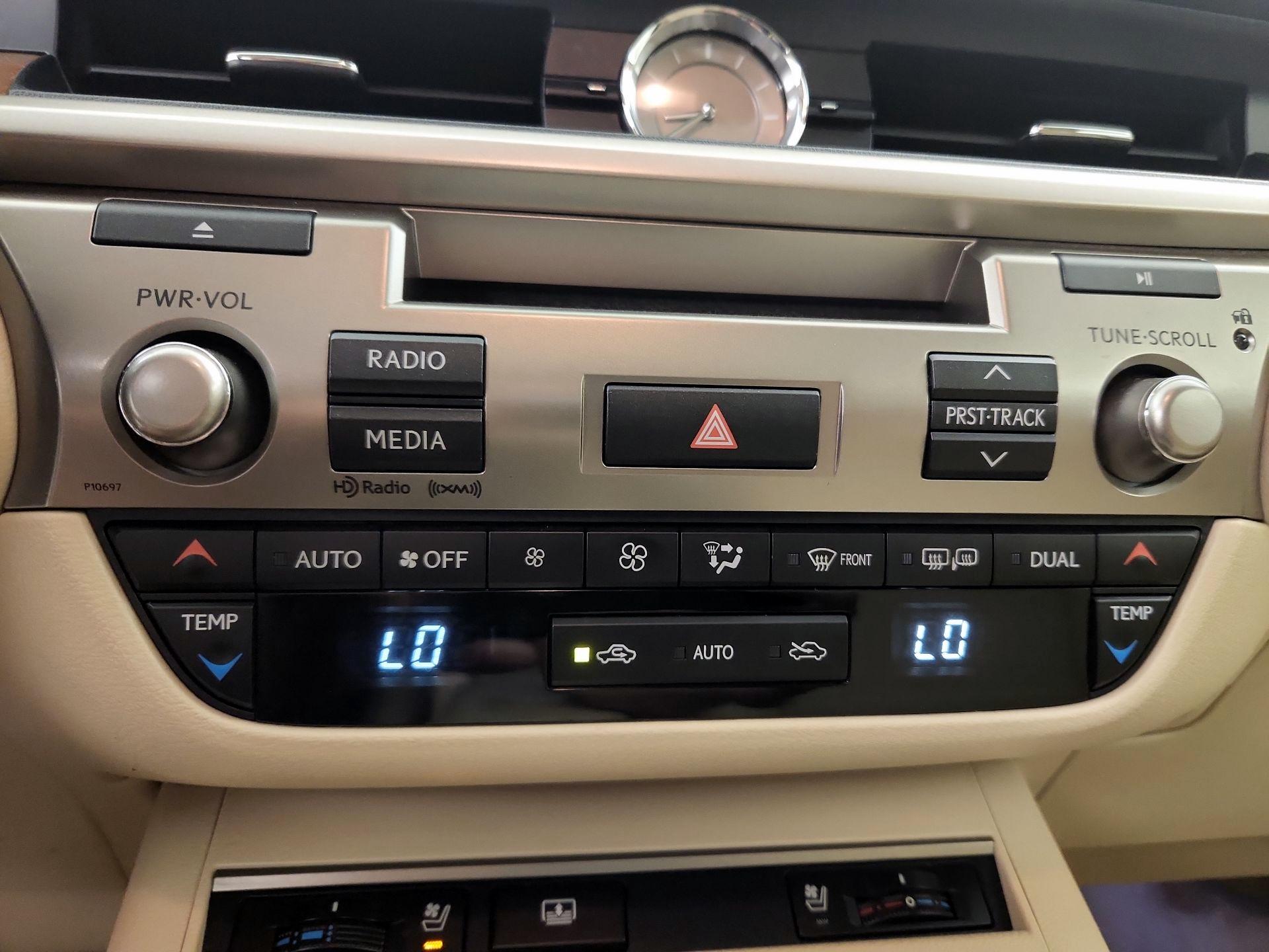 Thumbnail: 2014 Lexus ES - 16