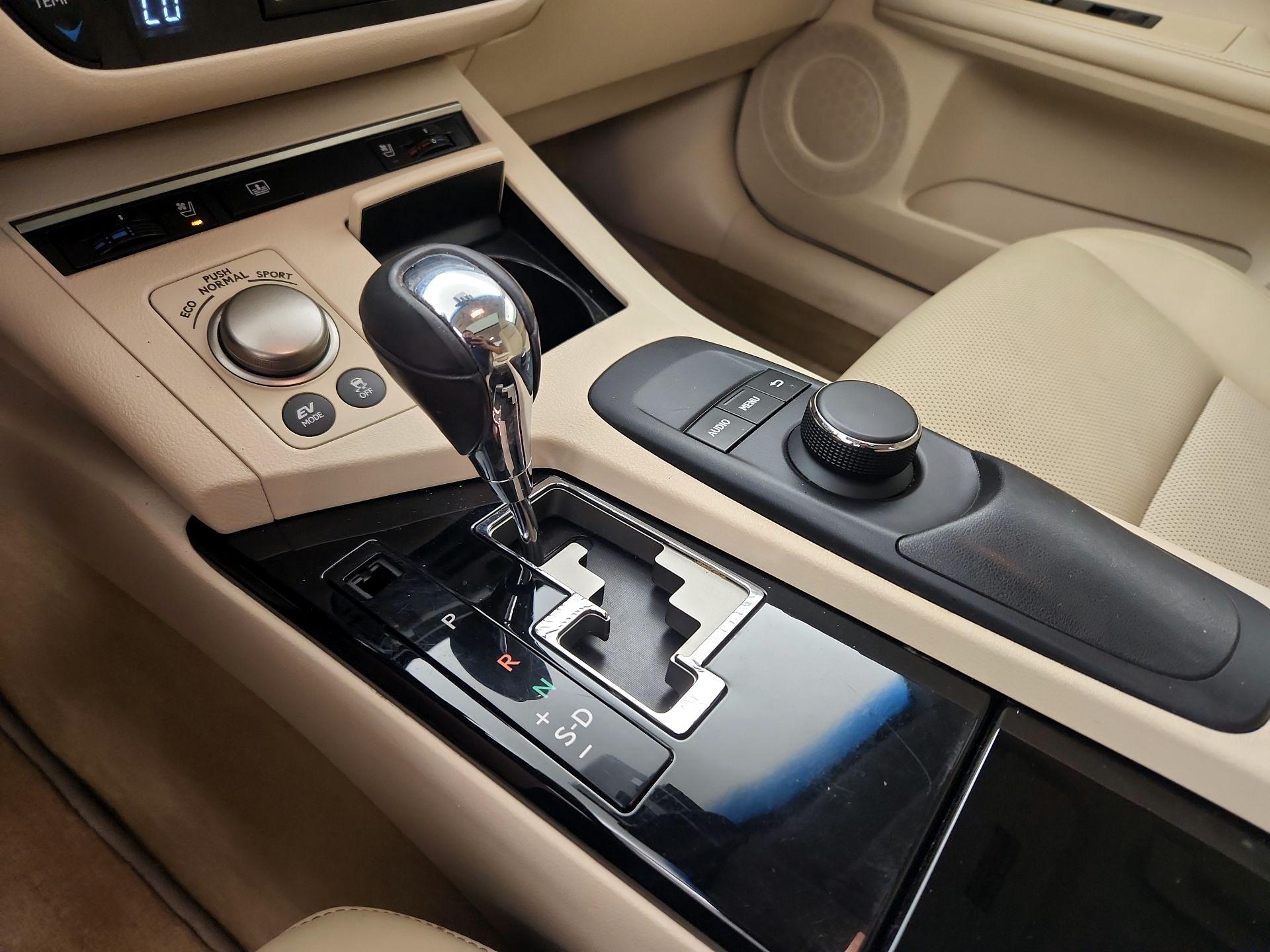Thumbnail: 2014 Lexus ES - 17