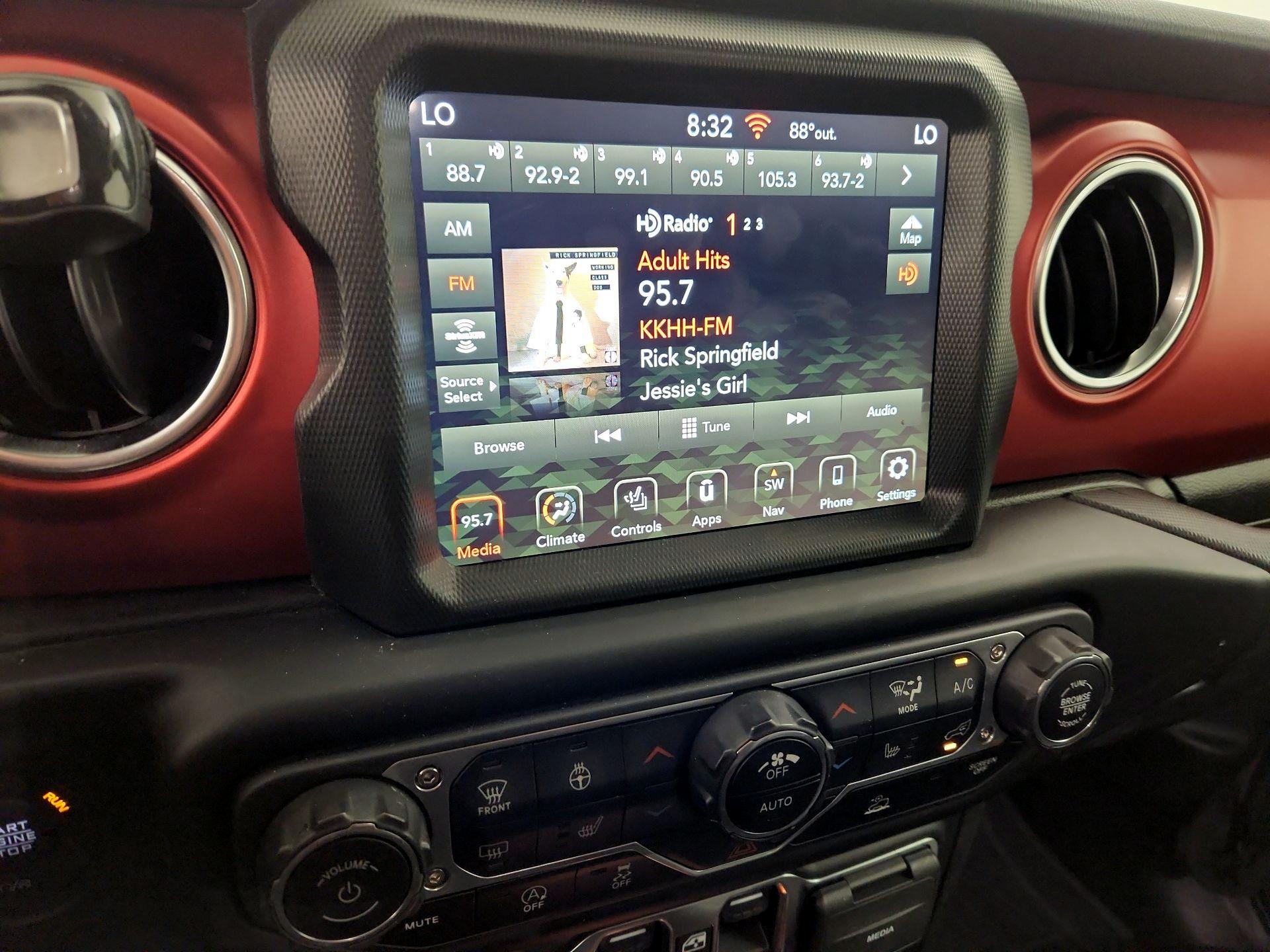 Thumbnail: 2022 Jeep Gladiator - 16