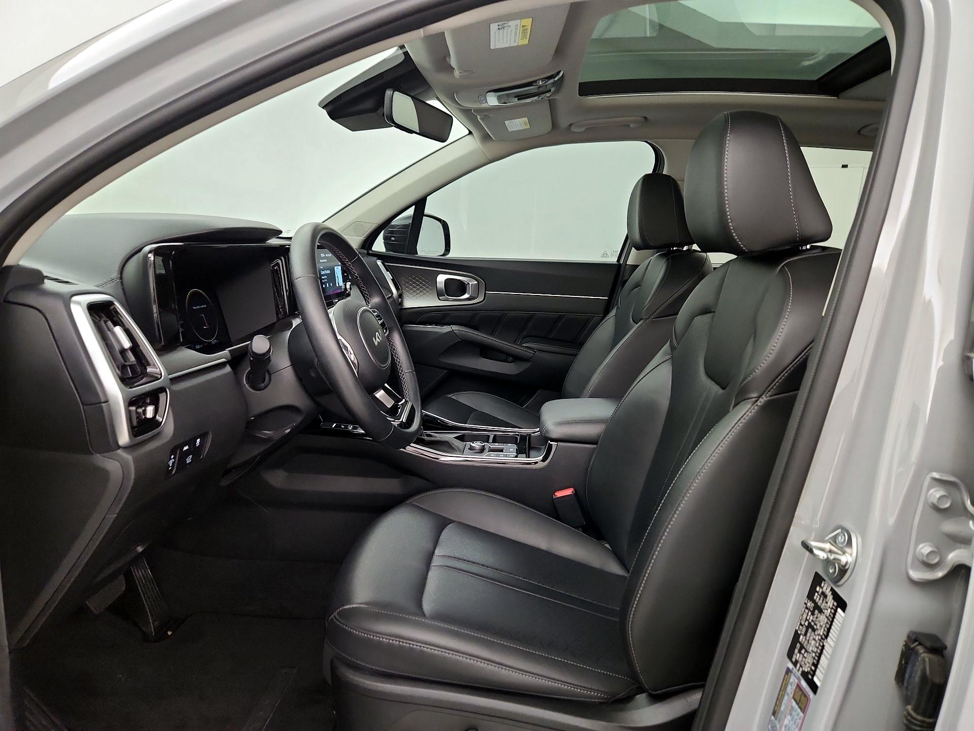 Thumbnail: 2023 Kia Sorento - 11