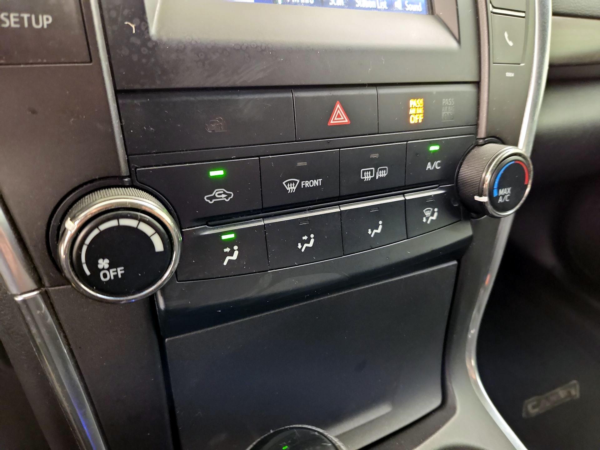 Thumbnail: 2016 Toyota Camry - 16
