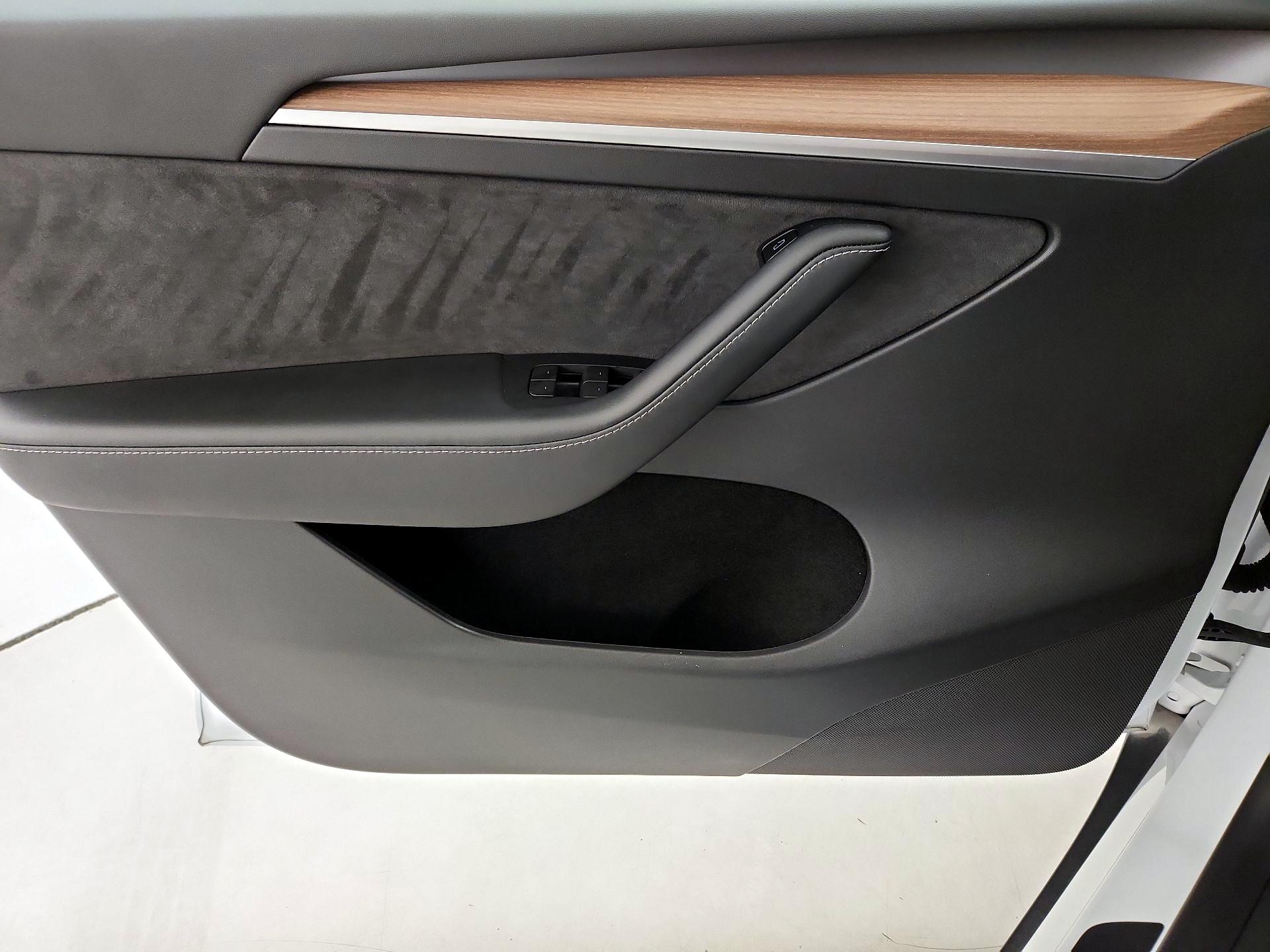 Thumbnail: 2023 Tesla Model Y - 12
